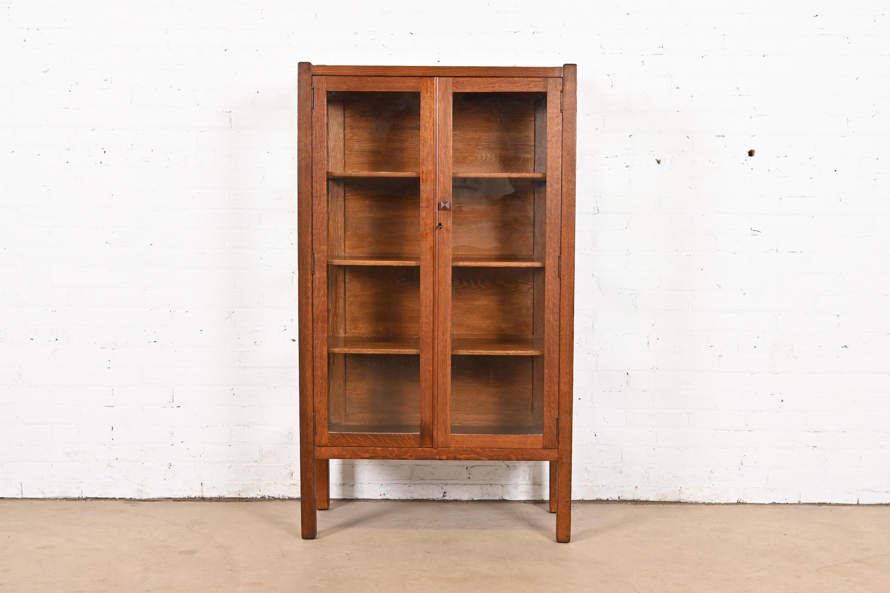 A beautiful Mission or Arts & Crafts bookcase or display cabinet

In the style of Stickley Brothers

USA, Circa 1900

Gorgeous quarter sawn oak, with glass front and sides. Cabinet locks, and key is included. Shelves are adjustable.

Measures: