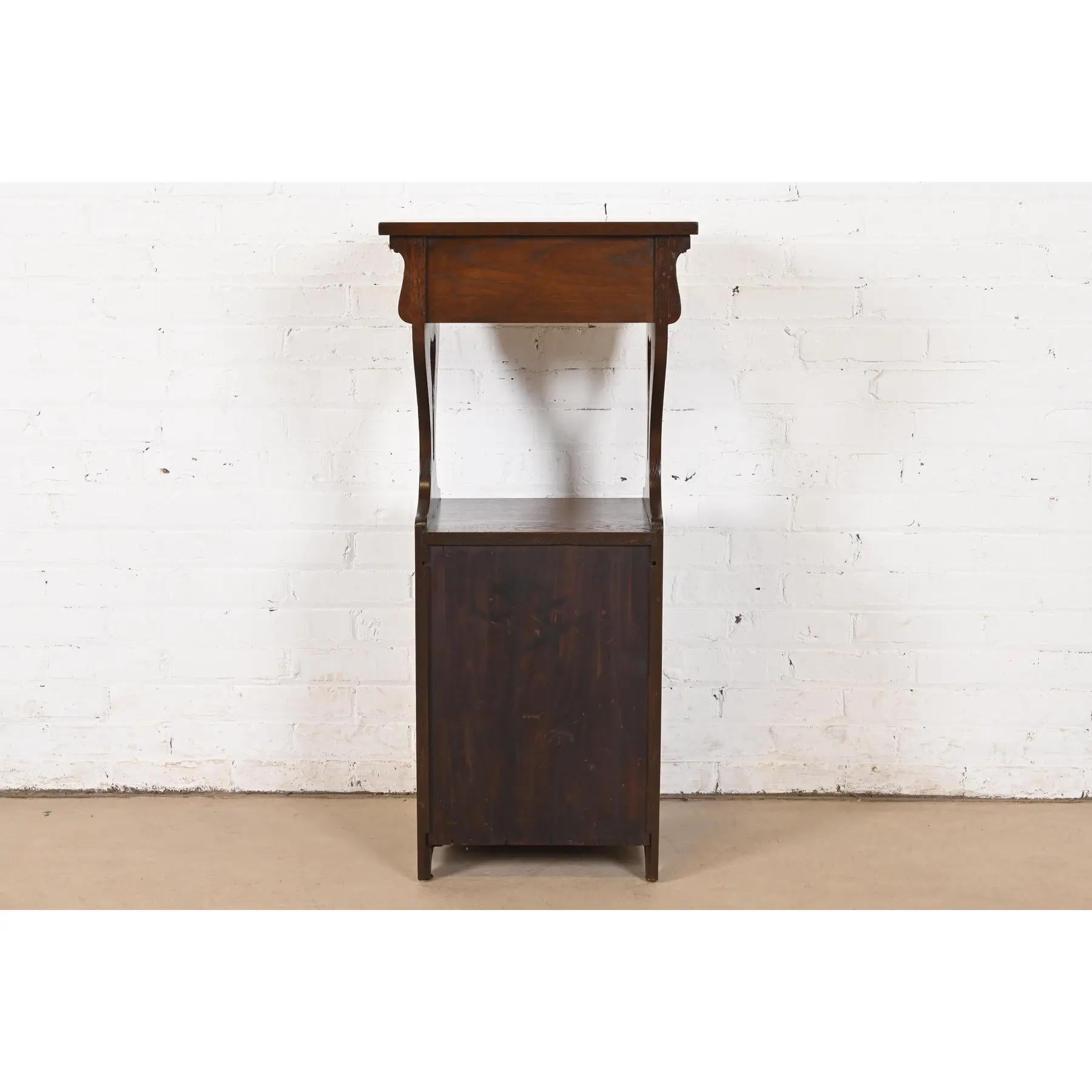 Cellaretto antico in stile Stickley Brothers, Mission Arts & Crafts, circa 1910 in vendita 6