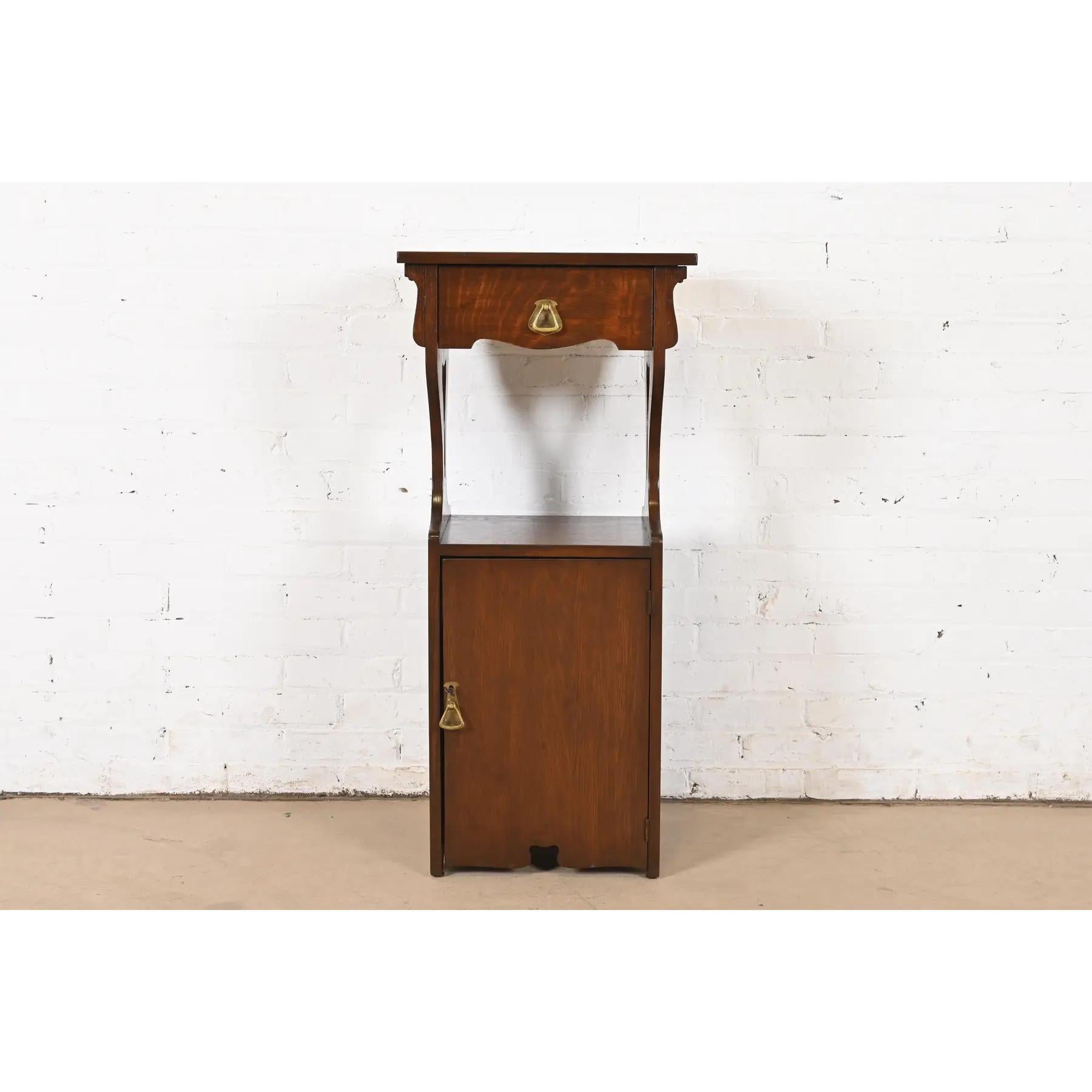 Americano Cellaretto antico in stile Stickley Brothers, Mission Arts & Crafts, circa 1910 in vendita