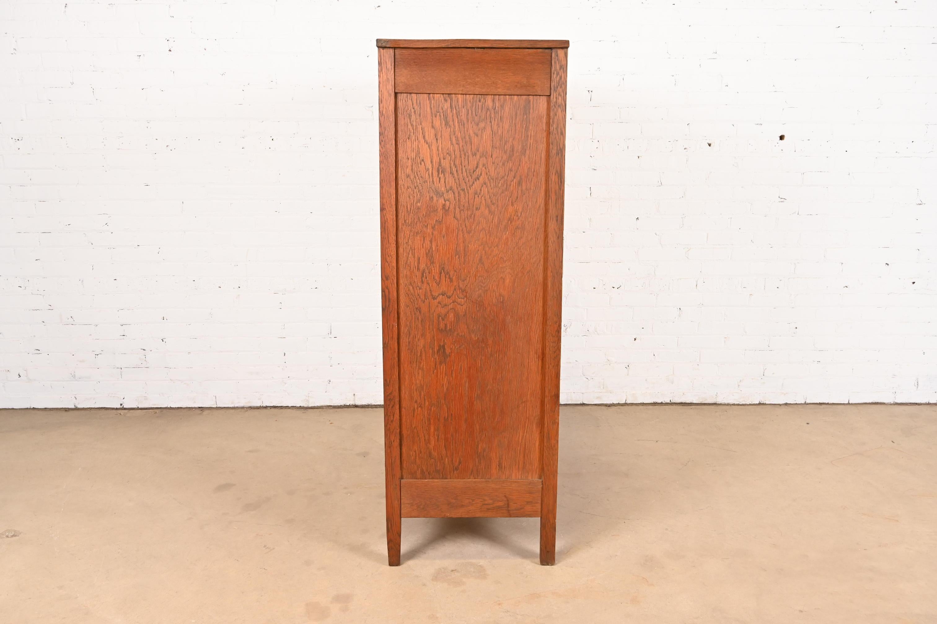 Cheminée ou armoire Mission en chêne Arts & Crafts de style Stickley Brothers  11