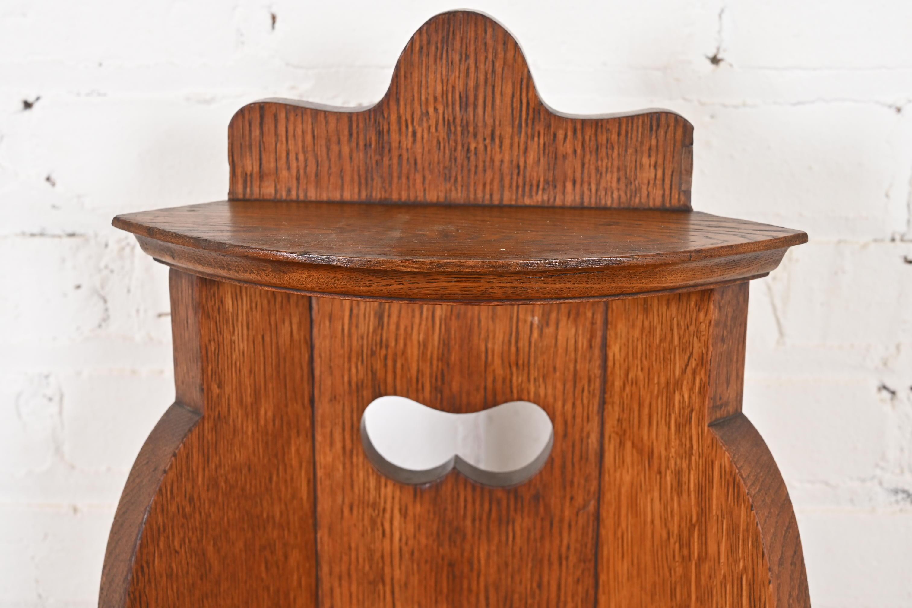 Chêne Stickley Brothers Style Antique Mission Arts & Craft Oak Corner Umbrella Stand en vente