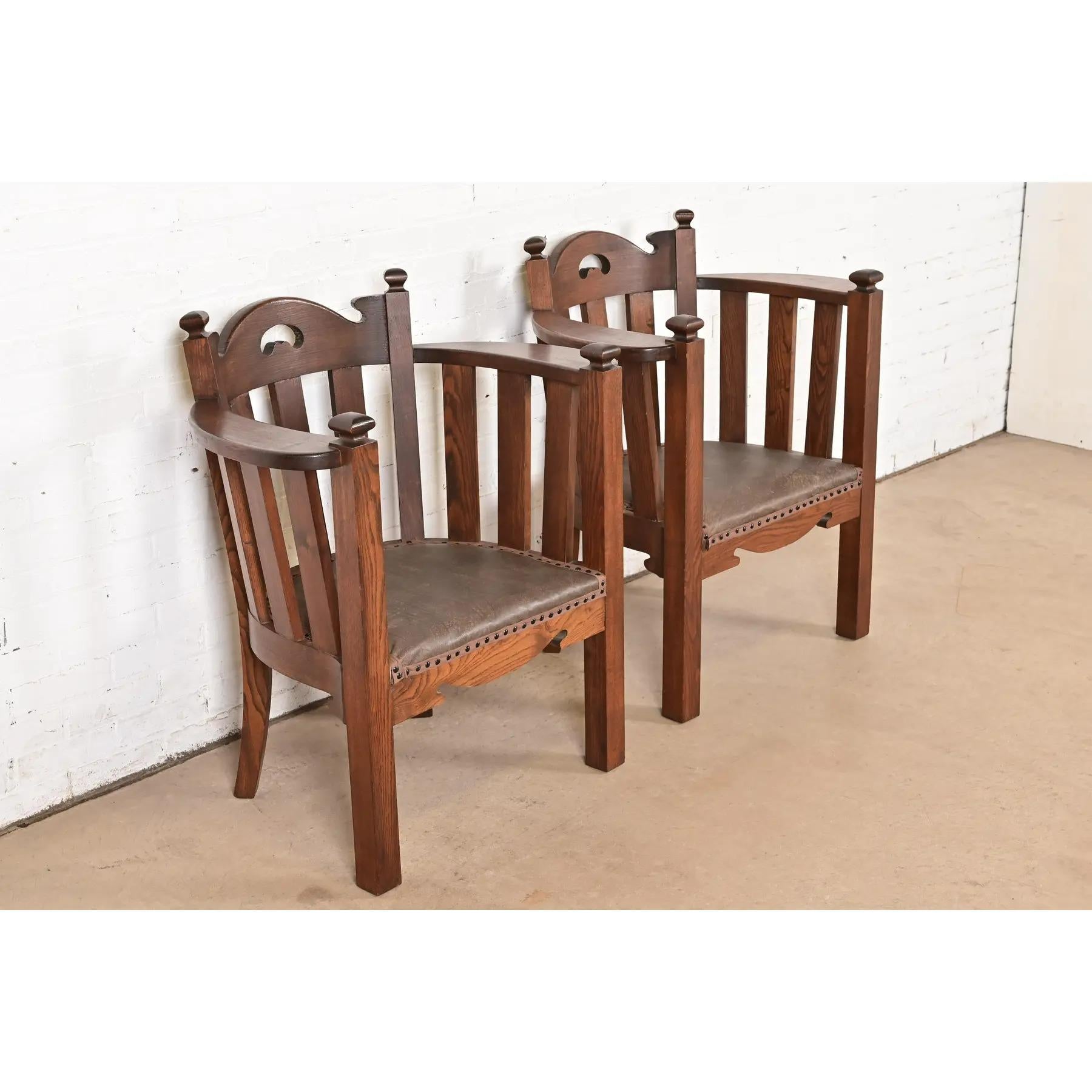 Stickley Brothers Style Antique Mission Oak Arts & Crafts Cube Club Chairs, Pair In Good Condition For Sale In South Bend, IN