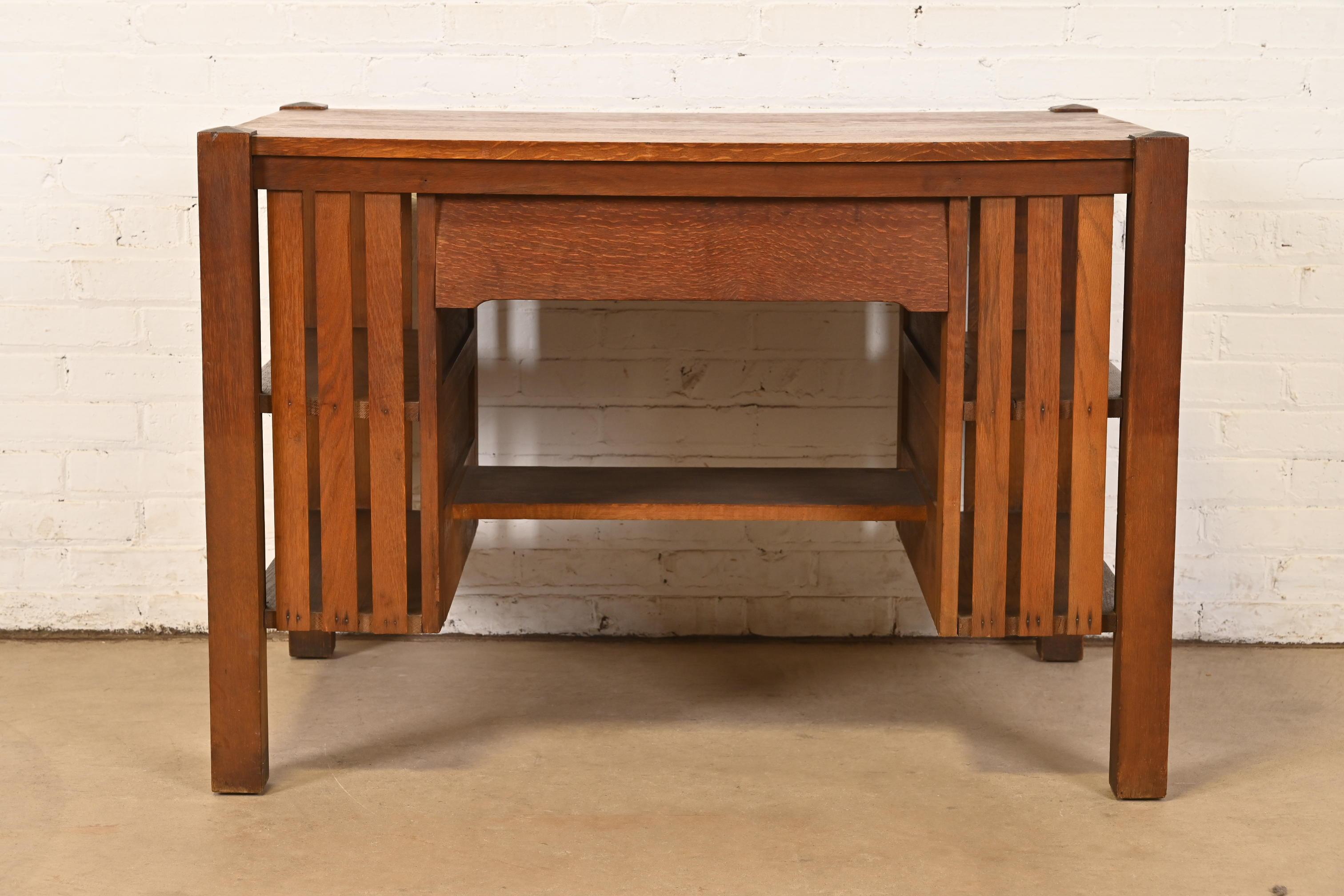 Stickley Brothers Style Antiker Mission Arts & Crafts-Schreibtisch, CIRCA 1900 im Angebot 3