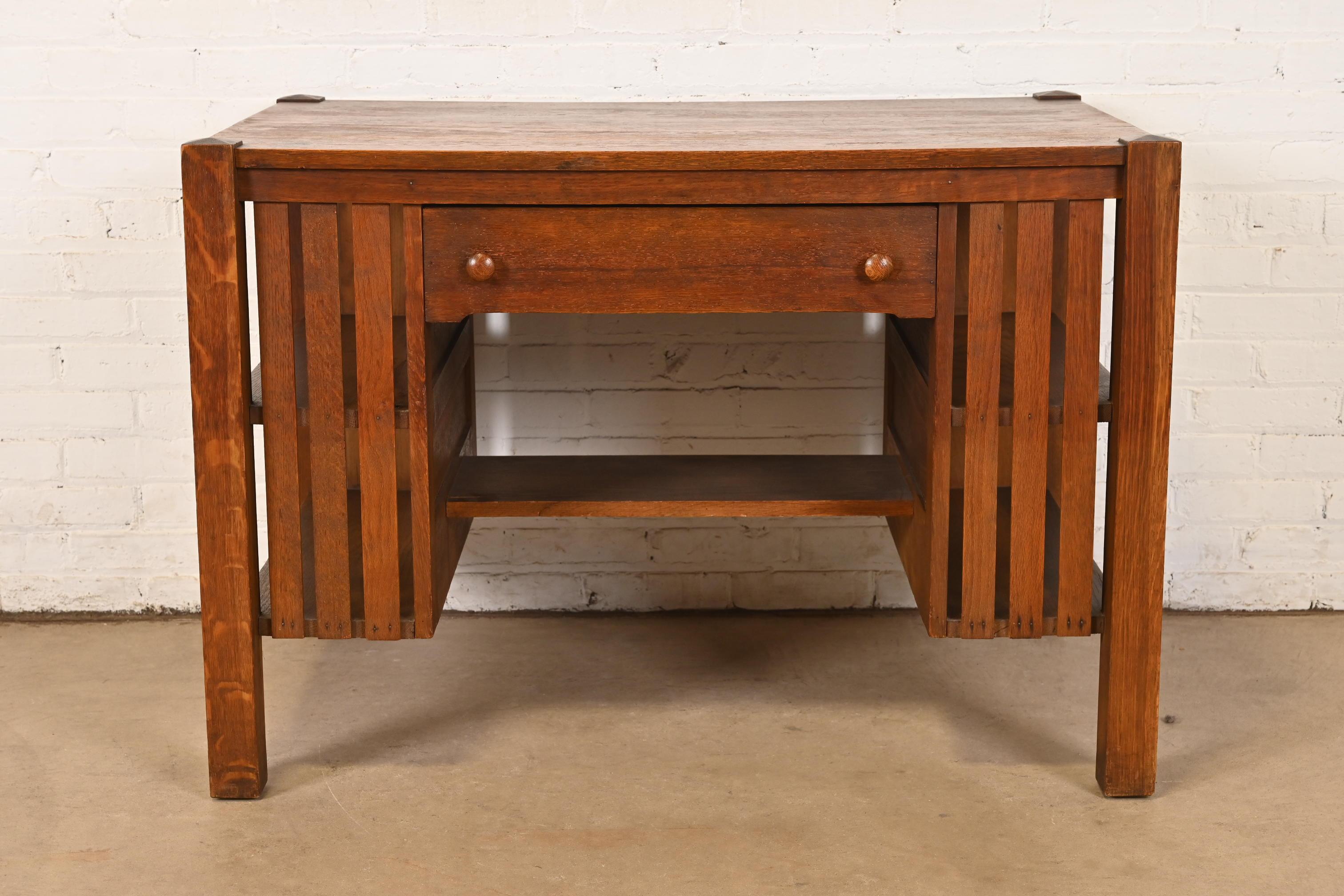 Stickley Brothers Style Antiker Mission Arts & Crafts-Schreibtisch, CIRCA 1900 (Arts and Crafts) im Angebot