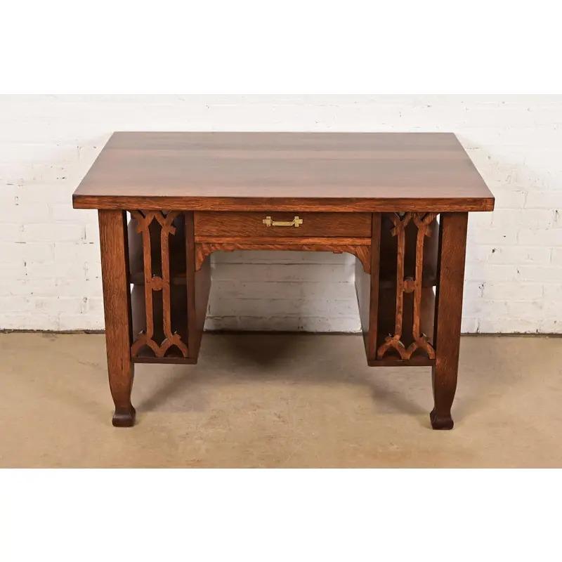 Arts and Crafts Scrivania Mission Arts & Crafts di Stickley Brothers in stile Oak, appena rifinita in vendita