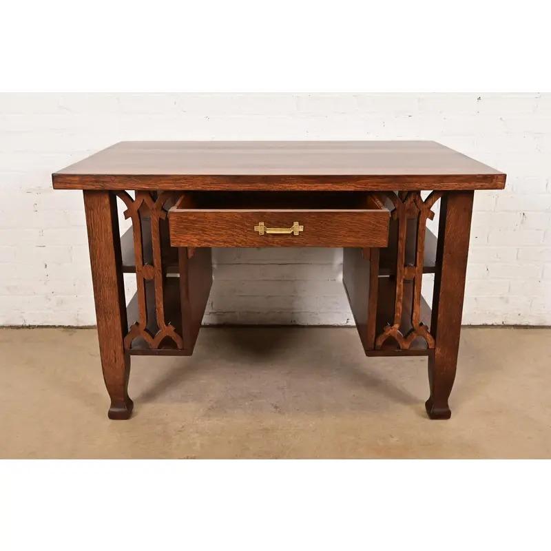 Ottone Scrivania Mission Arts & Crafts di Stickley Brothers in stile Oak, appena rifinita in vendita