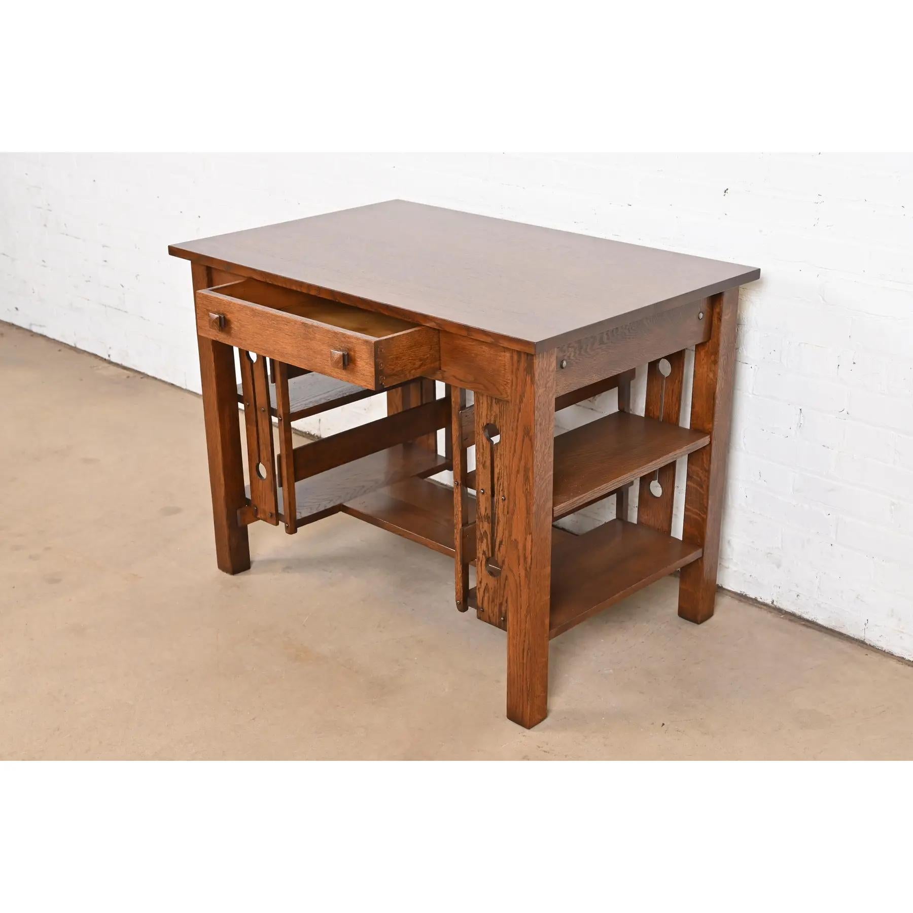 Bureau Mission en chêne de style Stickley Brothers, récemment restauré en vente 1