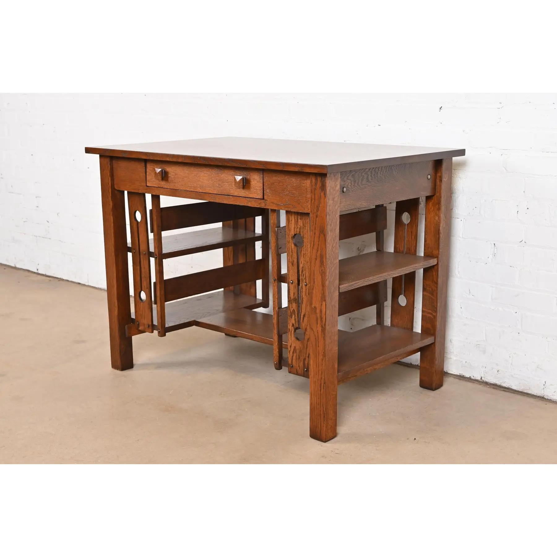 Bureau Mission en chêne de style Stickley Brothers, récemment restauré en vente 2