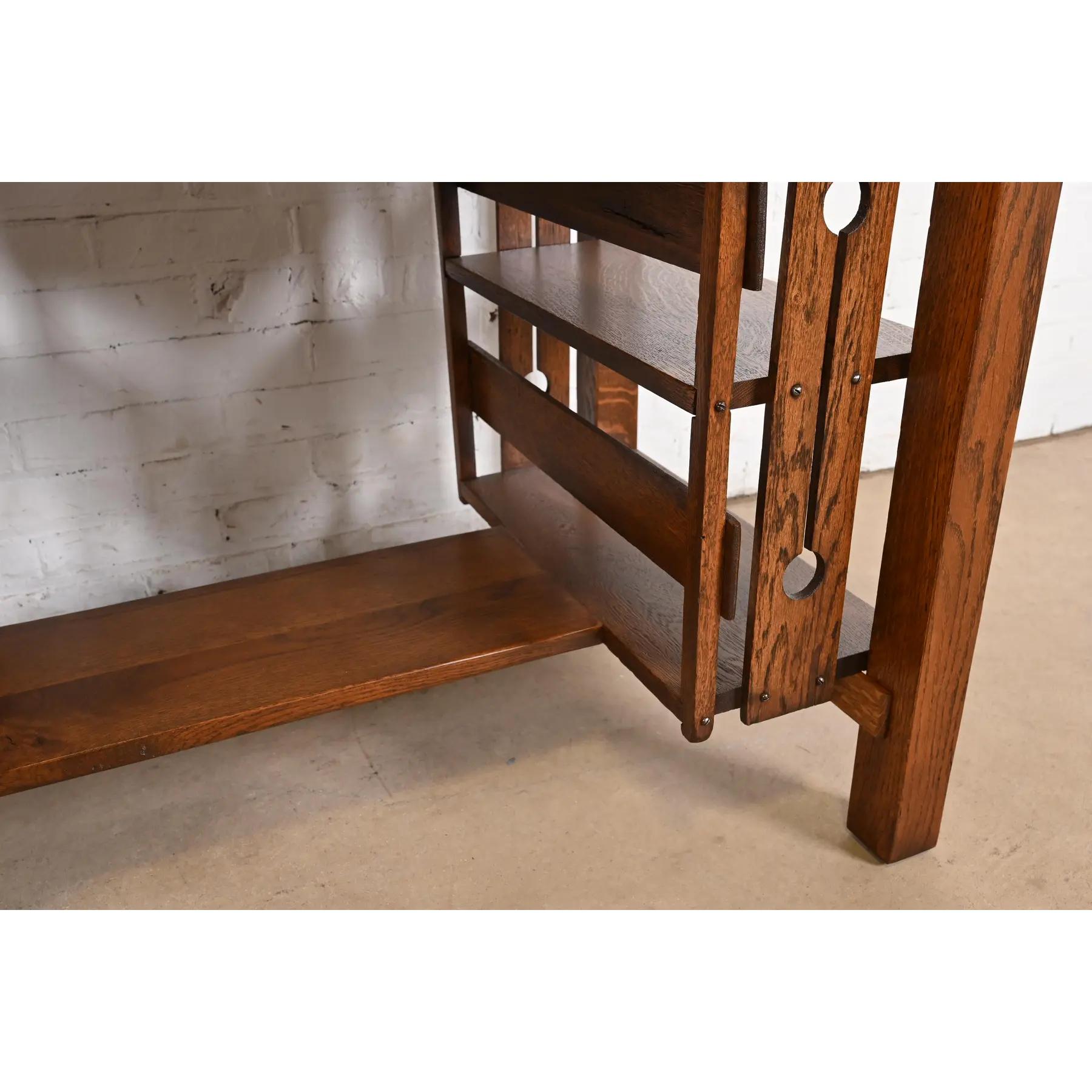 Bureau Mission en chêne de style Stickley Brothers, récemment restauré en vente 3