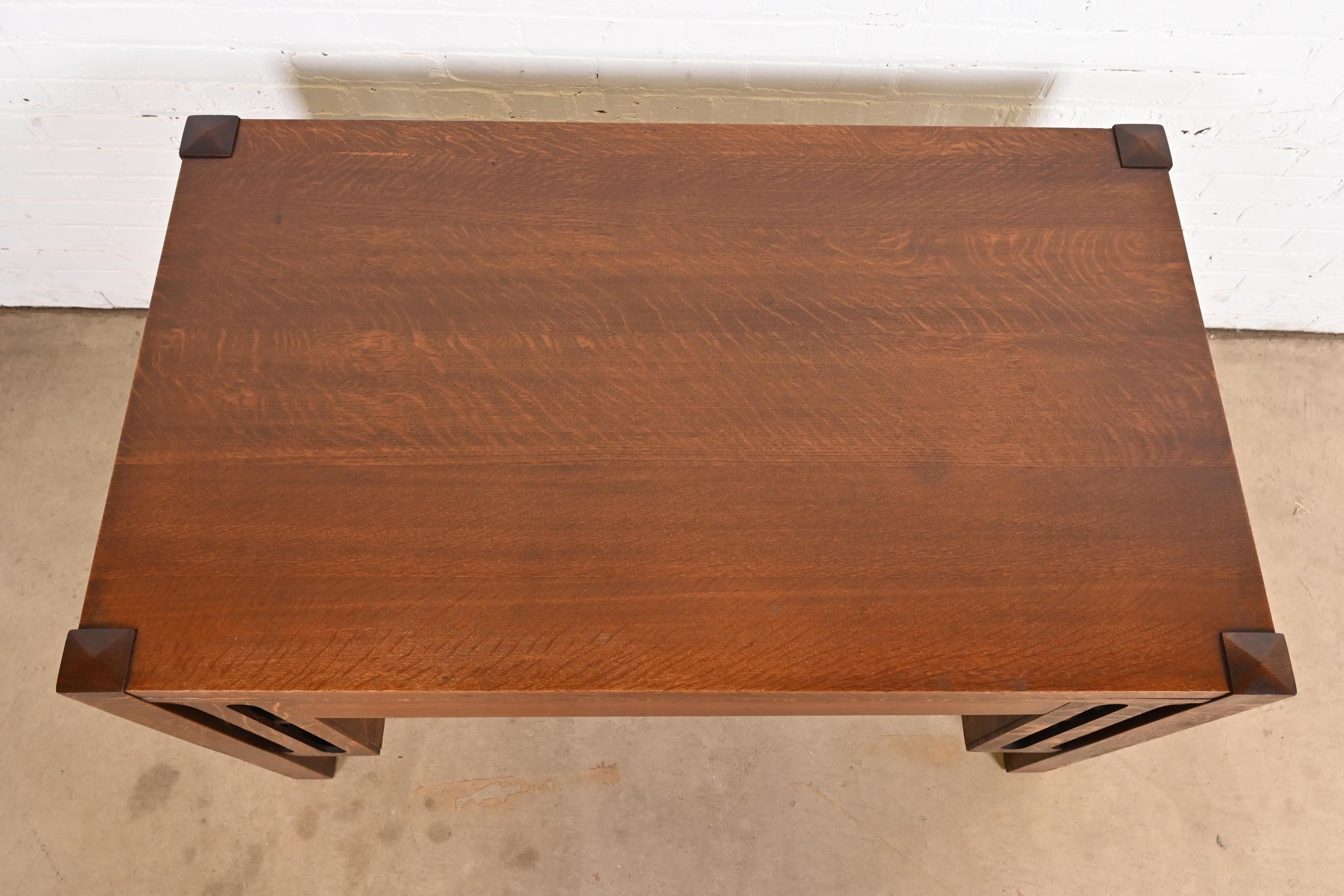Stickley Brothers Stil Antiker Mission Eichenholz Arts & Crafts Schreibtisch oder Bibliothekstisch im Angebot 4