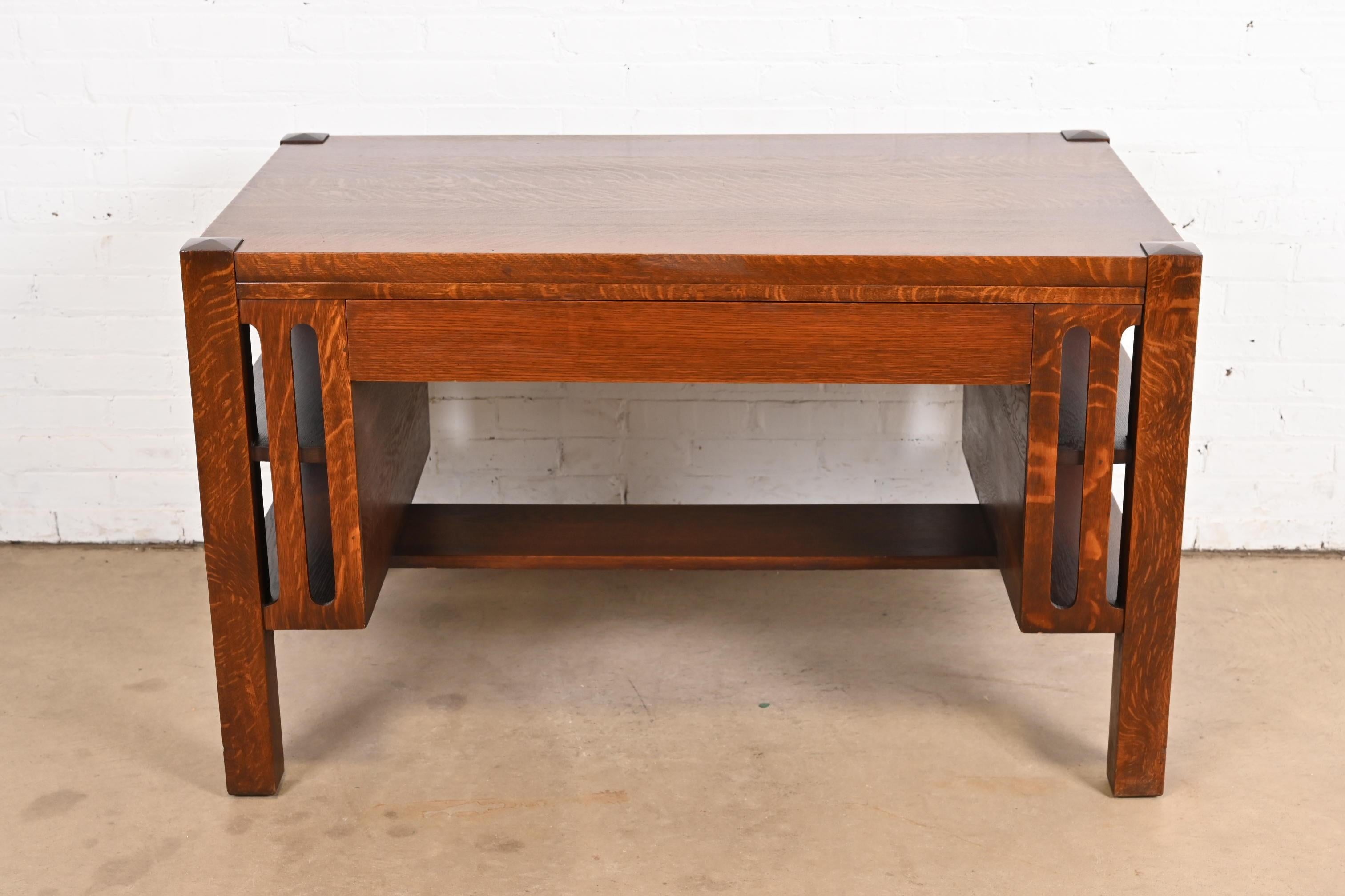 Stickley Brothers Stil Antiker Mission Eichenholz Arts & Crafts Schreibtisch oder Bibliothekstisch (Arts and Crafts) im Angebot