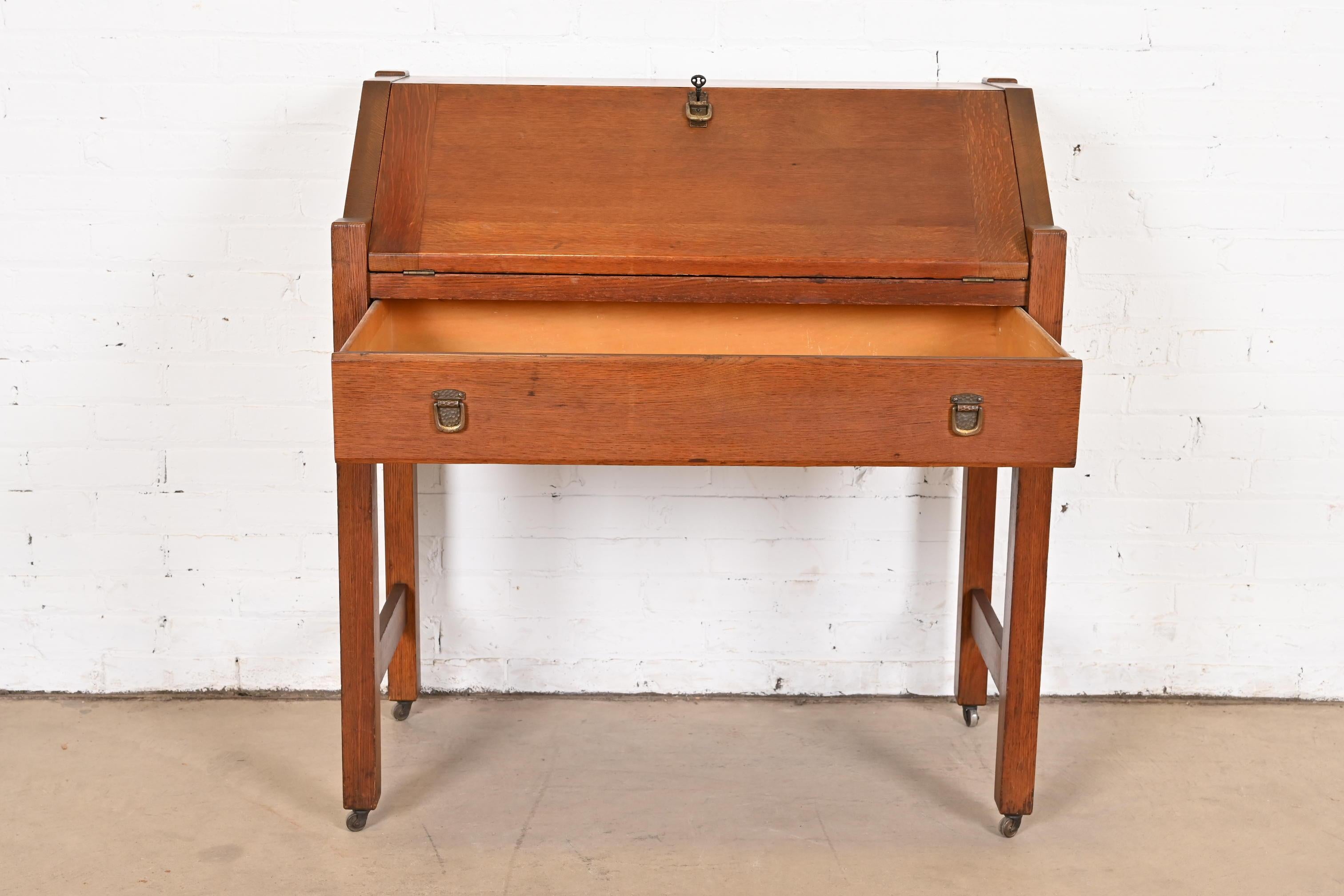 Stickley Brothers Style Antique Mission Arts & Craft Oak Drop Front Desk (bureau à abattant) en vente 3