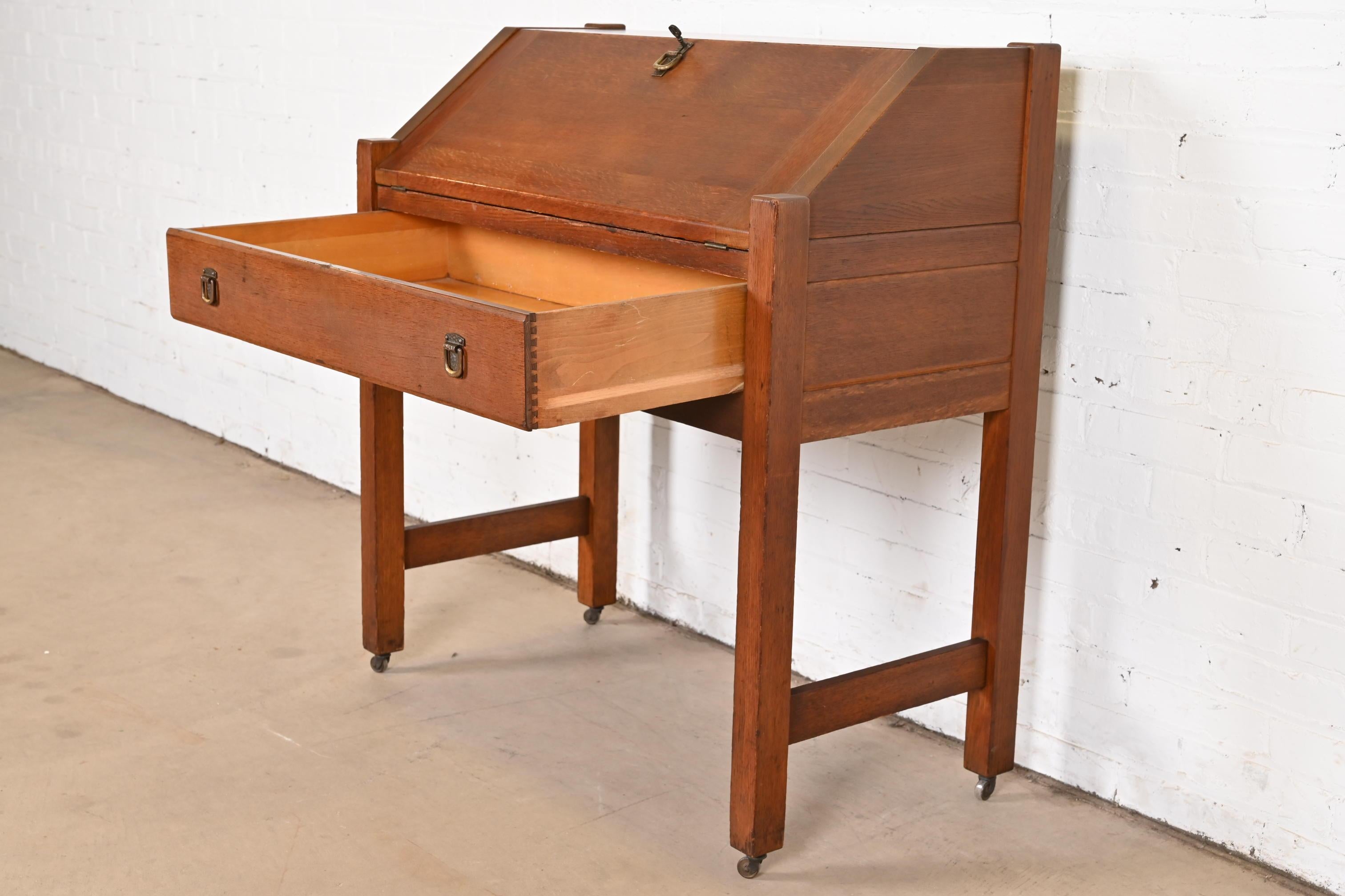 Stickley Brothers Style Antique Mission Arts & Craft Oak Drop Front Desk (bureau à abattant) en vente 4