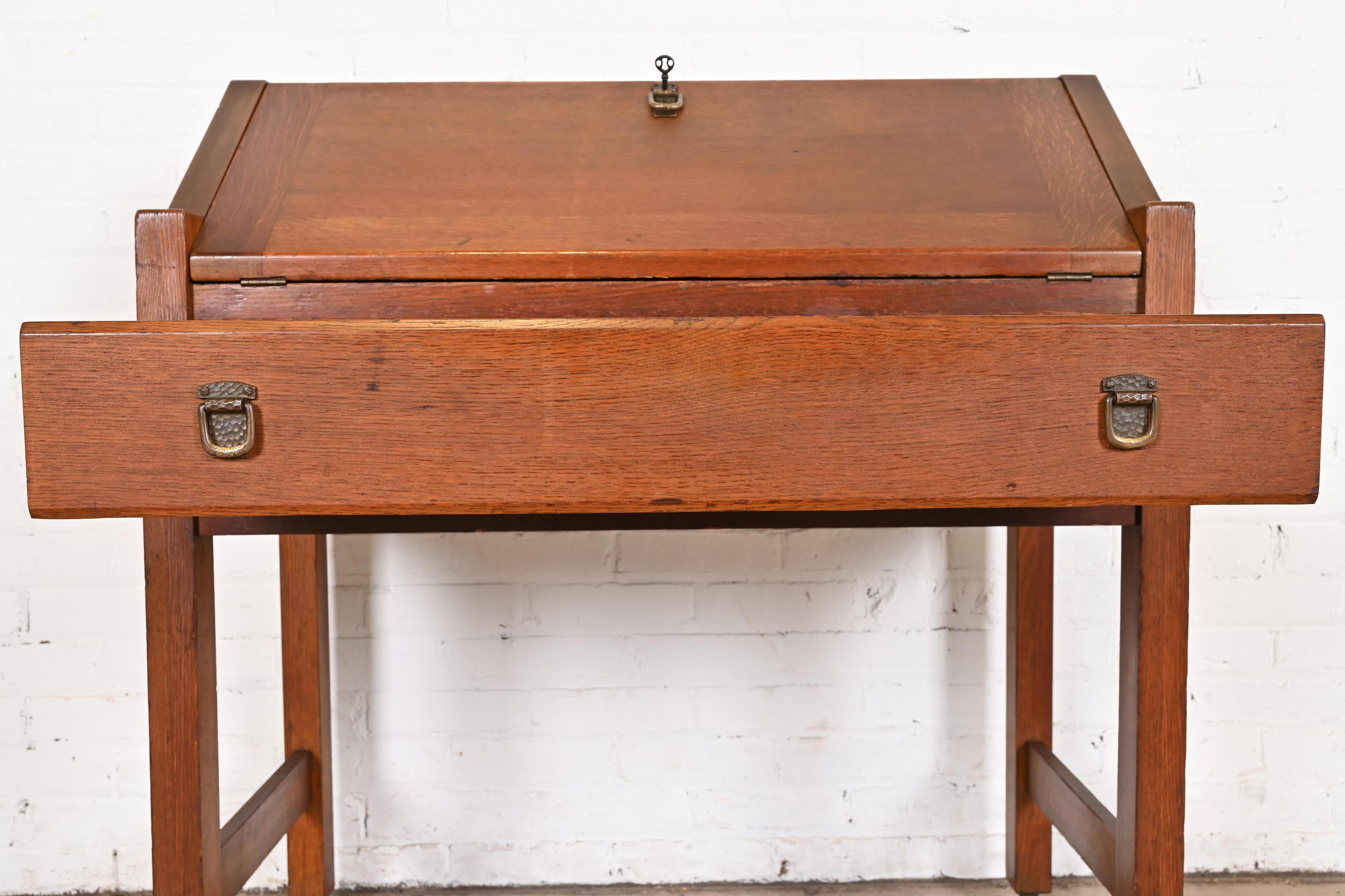 Stickley Brothers Style Antique Mission Arts & Craft Oak Drop Front Desk (bureau à abattant) en vente 6