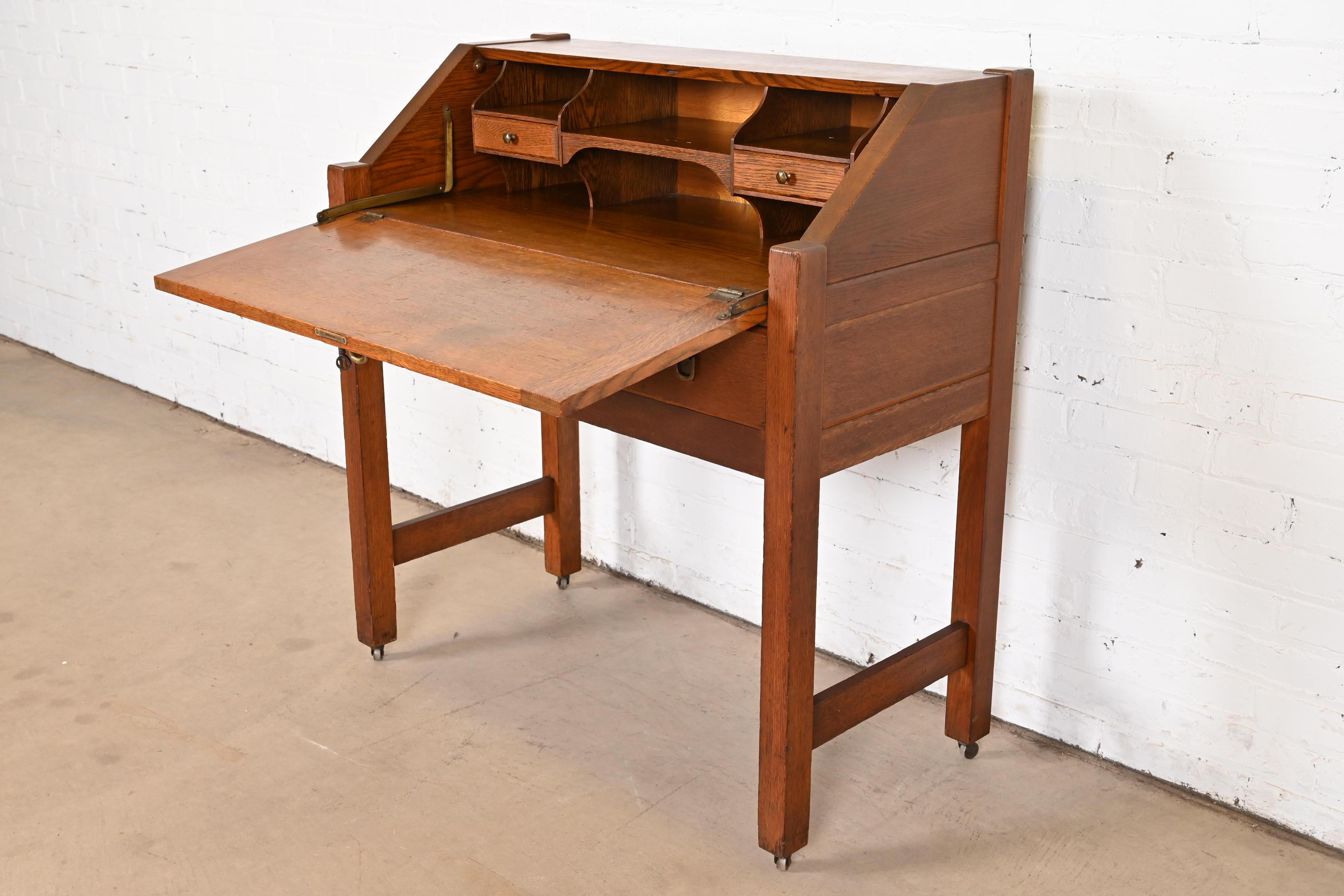 Stickley Brothers Style Antique Mission Arts & Craft Oak Drop Front Desk (bureau à abattant) en vente 1