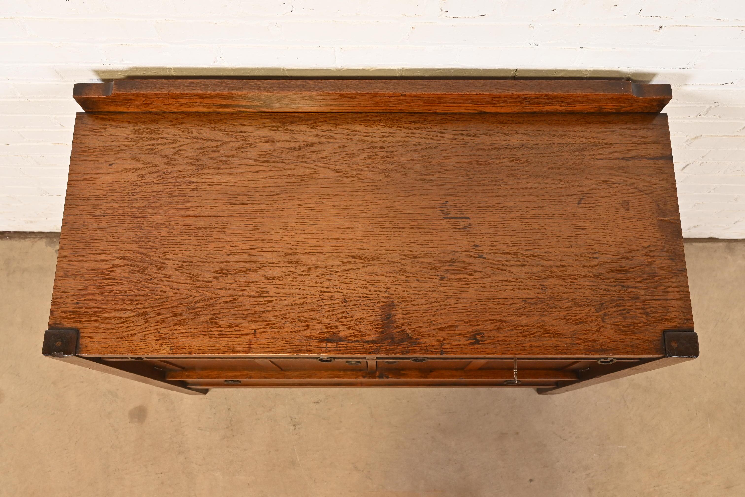 Credenza buffet in stile Stickley Brothers, antica Mission Arts & Crafts in quercia in vendita 3