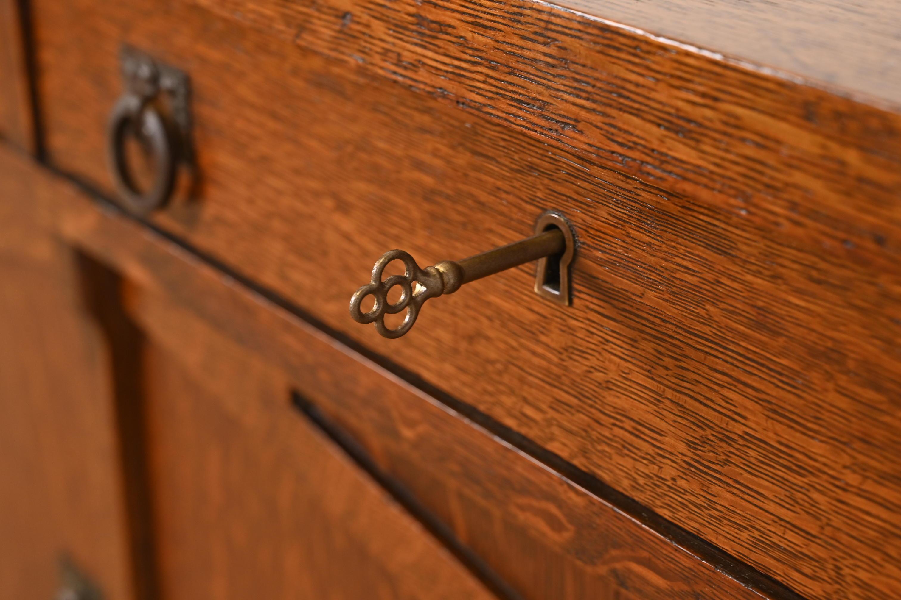 Credenza buffet in stile Stickley Brothers, antica Mission Arts & Crafts in quercia in vendita 1