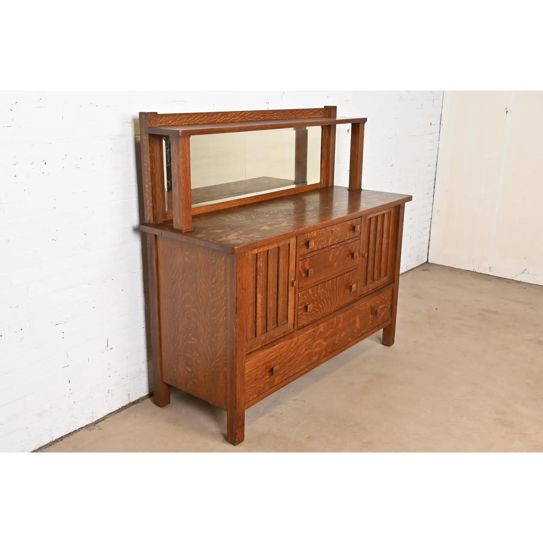 Stickley Brothers Style Antique Mission Oak Arts & Crafts Sideboard or Cabinet In Good Condition For Sale In South Bend, IN