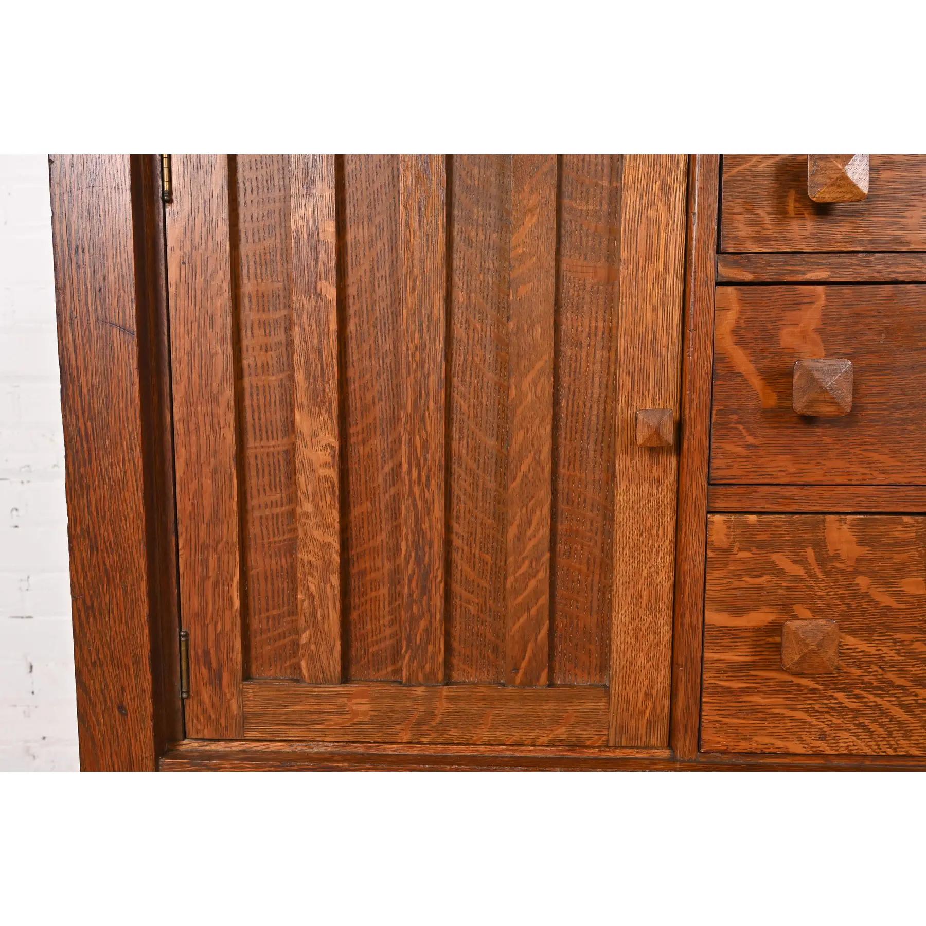Stickley Brothers Style Antique Mission Oak Arts & Crafts Sideboard or Cabinet For Sale 1