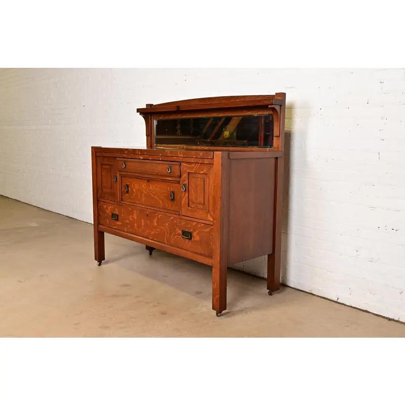 Stickley Brothers Stil Antike Mission Eiche Sideboard oder Bar Schrank, CIRCA 1900 (amerikanisch) im Angebot