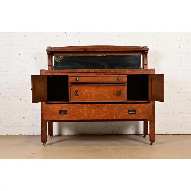 Stickley Brothers Stil Antike Mission Eiche Sideboard oder Bar Schrank, CIRCA 1900 (20. Jahrhundert) im Angebot