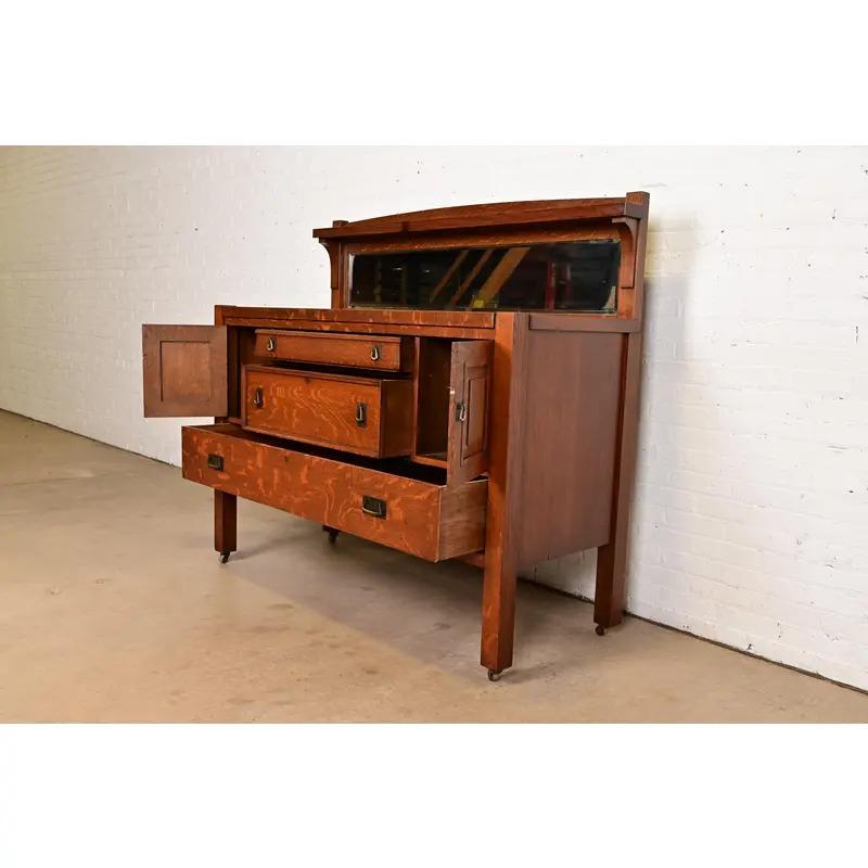 Stickley Brothers Stil Antike Mission Eiche Sideboard oder Bar Schrank, CIRCA 1900 (Kupfer) im Angebot