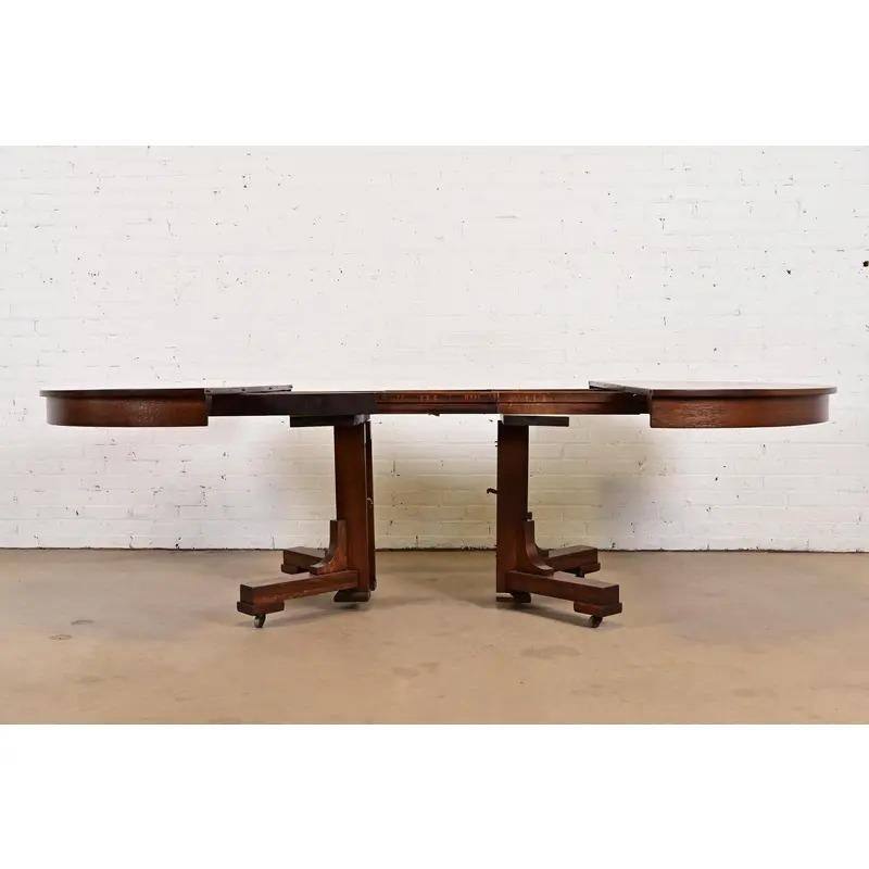 Chêne Table de salle à manger à rallonge de style Arts & Crafts de Stickley Brothers, récemment repeinte en vente