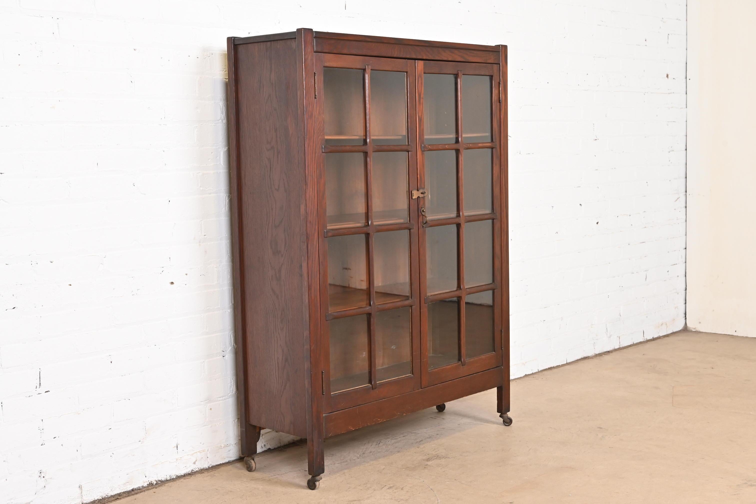 Stickley Brothers Style Mission Oak Arts and Crafts Bookcase, Circa 1900 In Good Condition In South Bend, IN