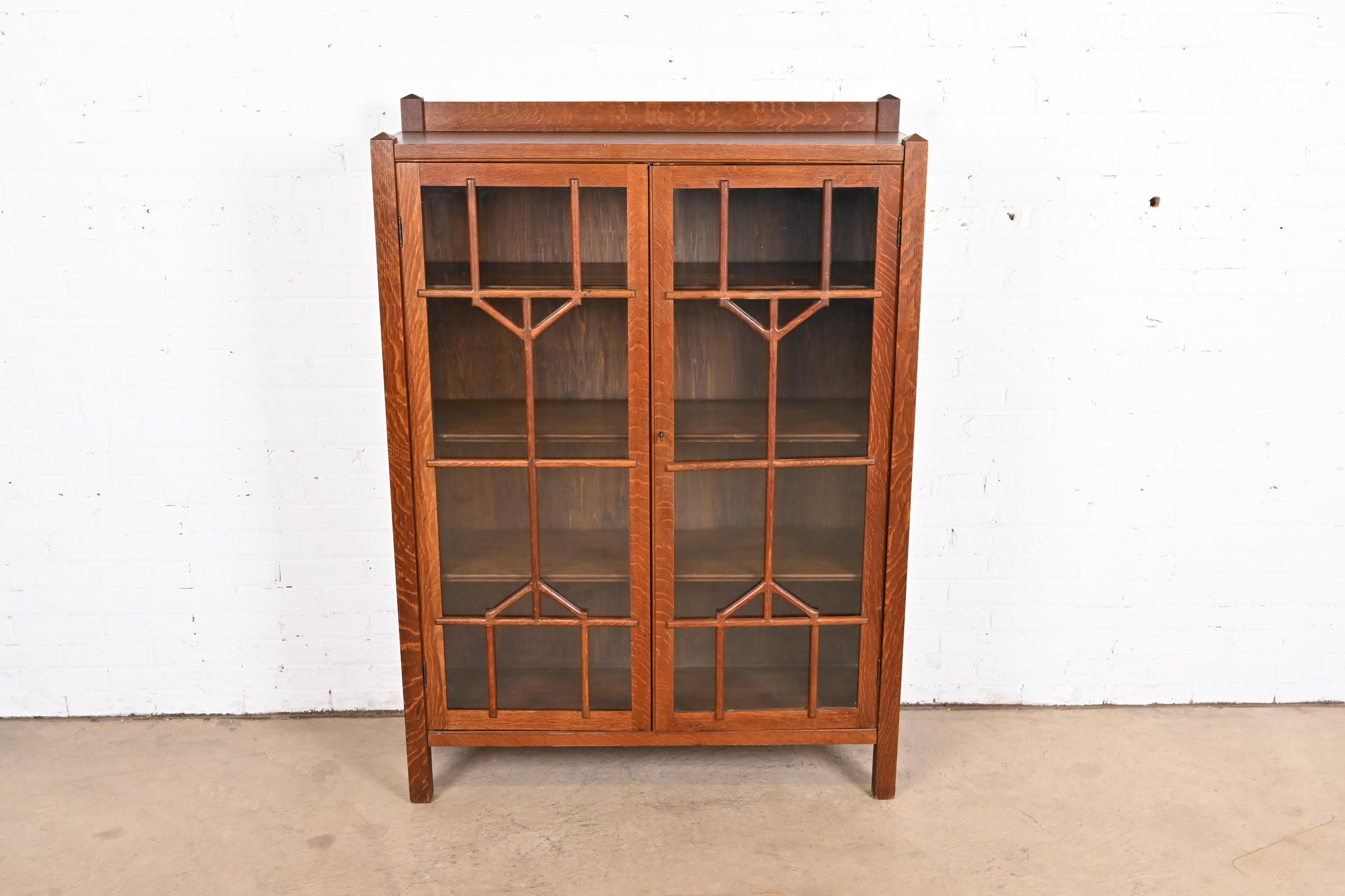 A gorgeous antique Mission or Arts & Crafts bookcase cabinet

In the manner of Stickley Brothers

USA, Circa 1910

Quarter sawn oak, with mullioned glass front doors. Cabinet locks, and key is included.

Measures: 41.5