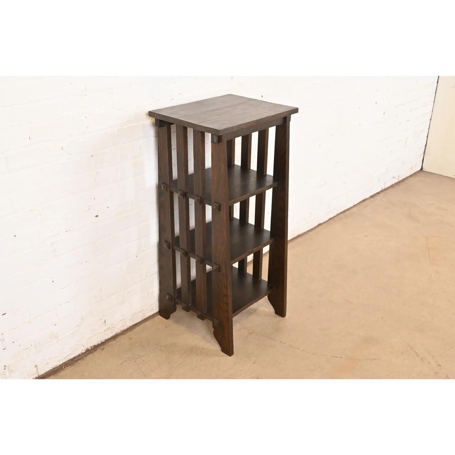 Stickley Brothers Style Mission Oak Arts & Crafts Bookcase or Magazine Rack In Good Condition For Sale In South Bend, IN