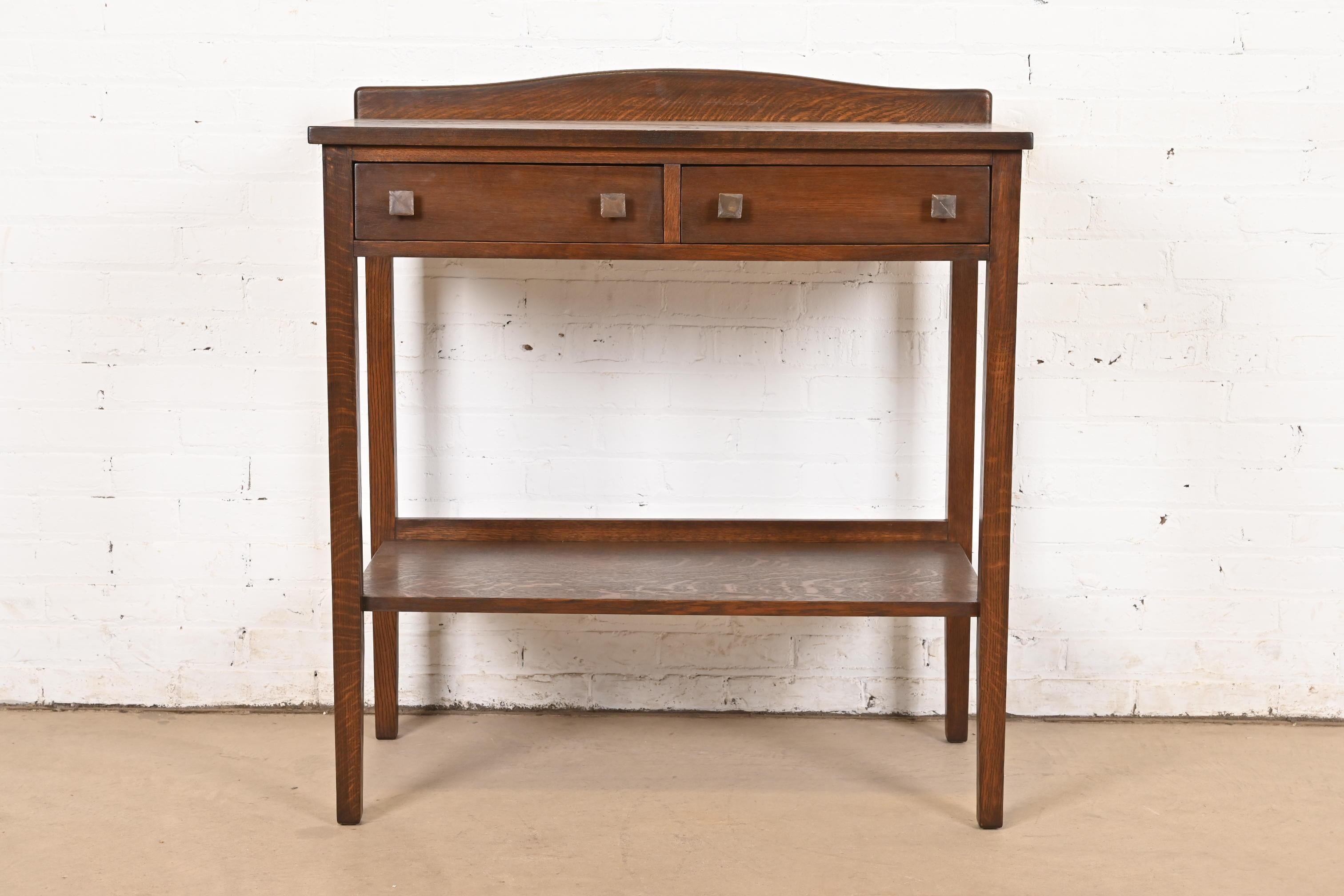 Stickley Brothers Style Mission Arts & Crafts Buffet Server, neu lackiert, Eiche (Arts and Crafts) im Angebot