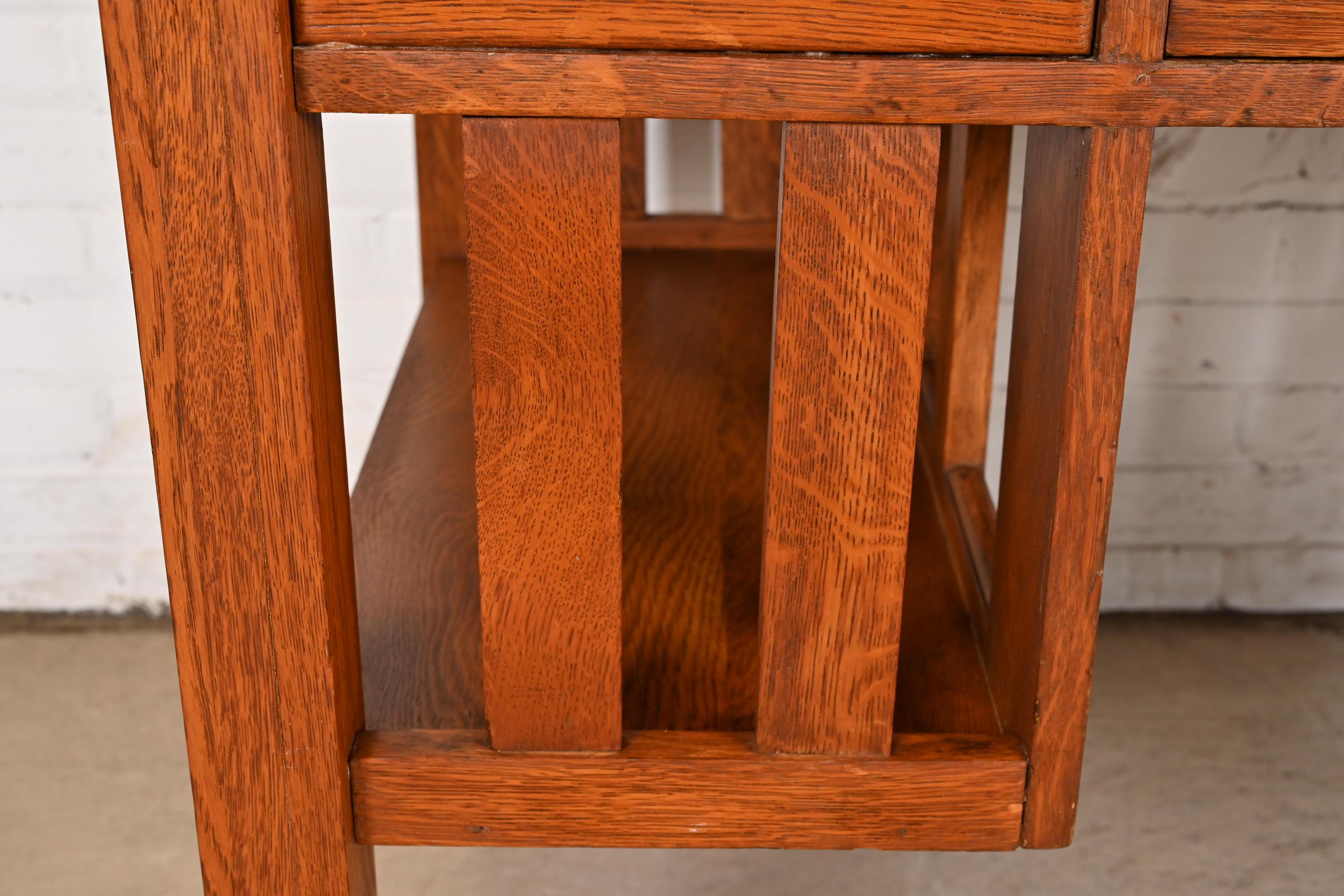 Stickley Brothers Style Mission Arts & Craft Oak Desk With Built-In Bookcases (Bureau avec bibliothèque intégrée) en vente 3