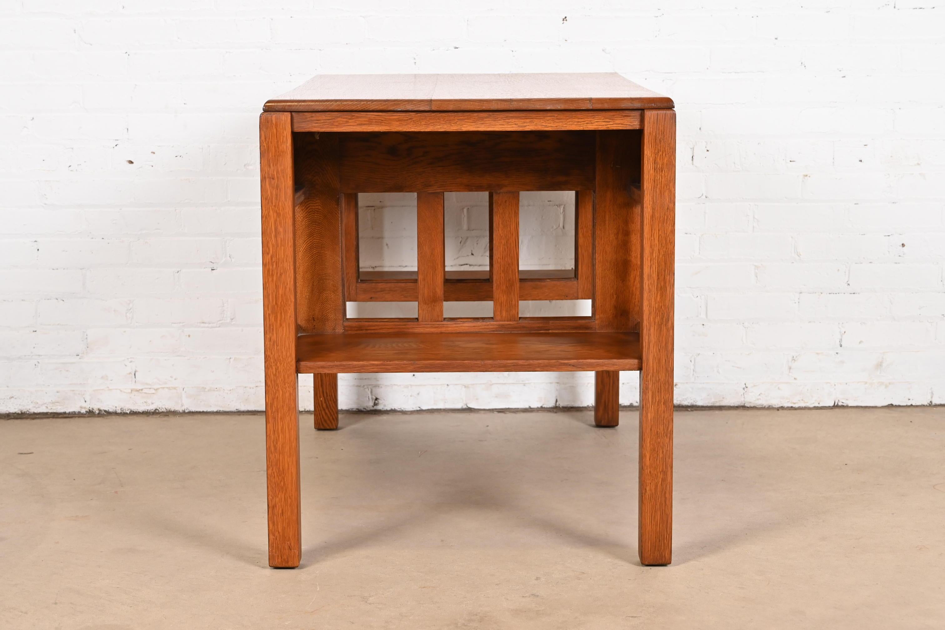 Stickley Brothers Style Mission Arts & Craft Oak Desk With Built-In Bookcases (Bureau avec bibliothèque intégrée) en vente 4