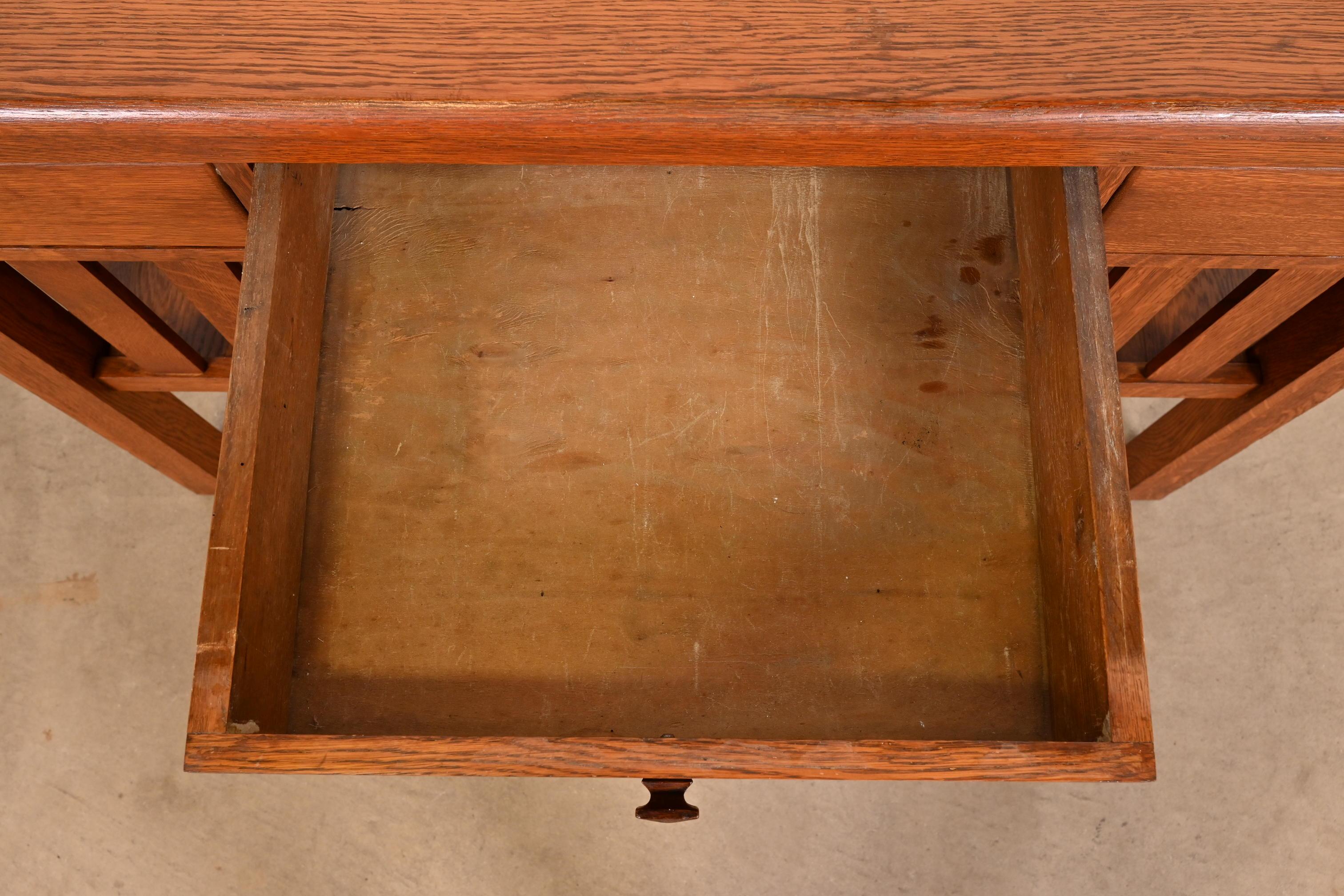 Stickley Brothers Style Mission Arts & Craft Oak Desk With Built-In Bookcases (Bureau avec bibliothèque intégrée) en vente 1
