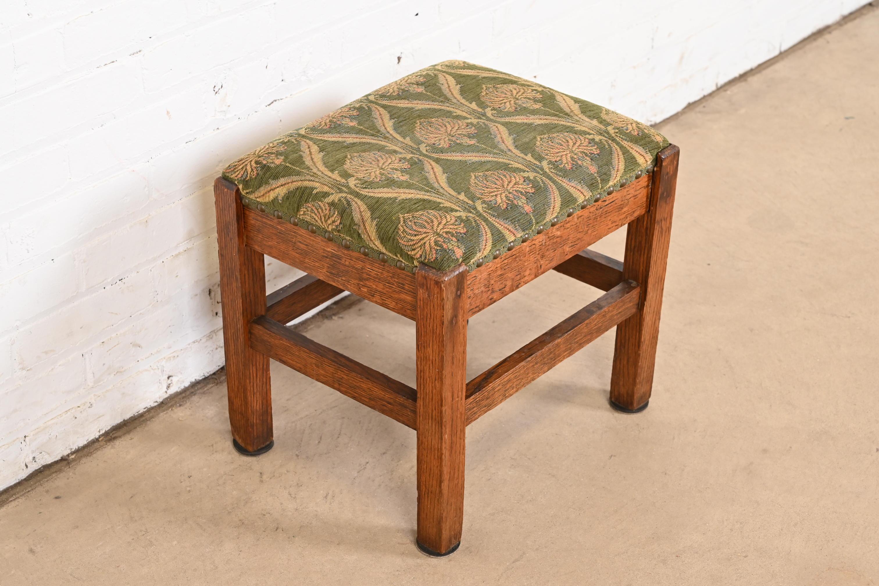 Stickley Brothers Stil Mission Eichenholz Arts & Crafts gepolsterter Fußhocker (Arts and Crafts) im Angebot