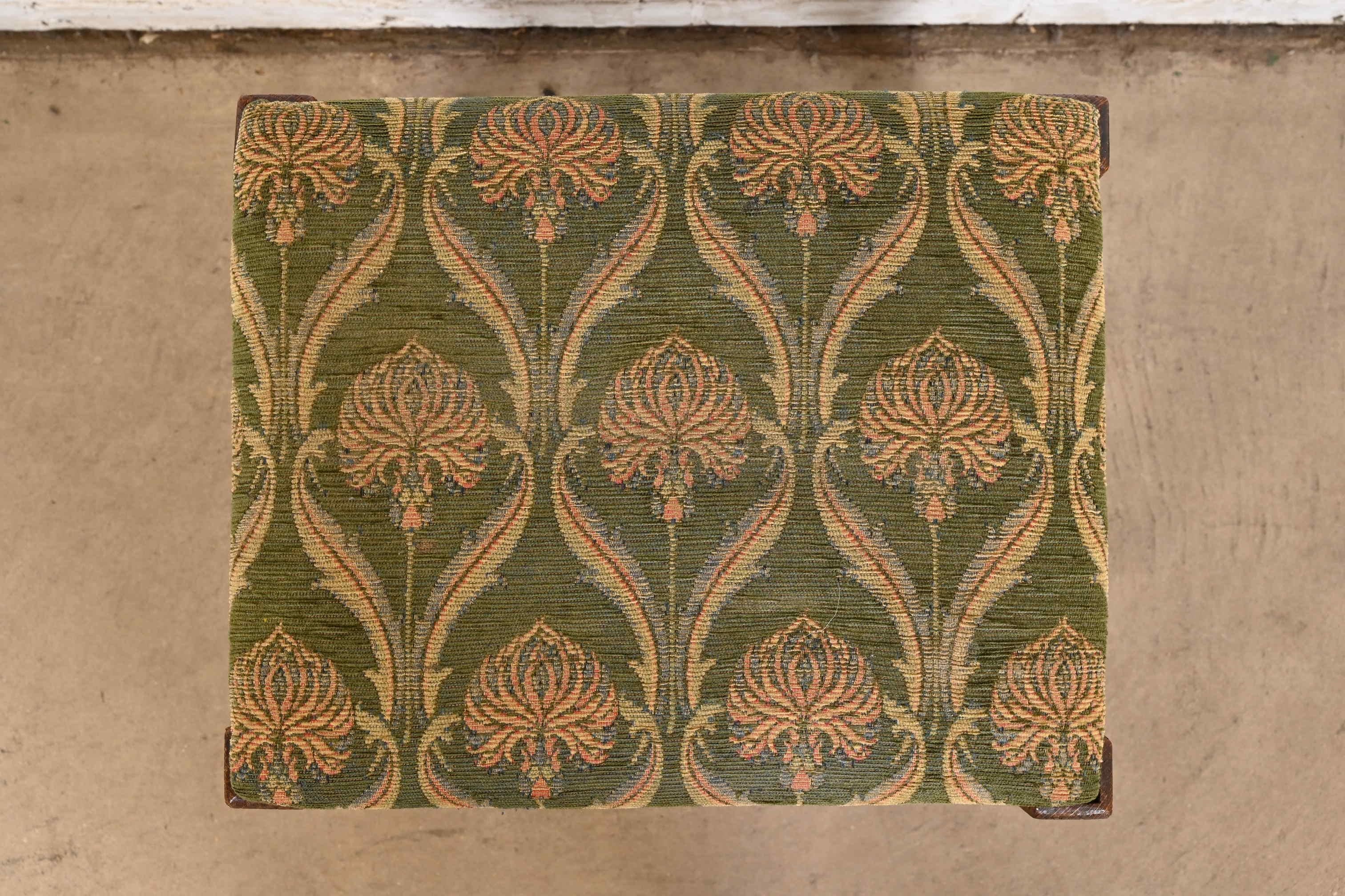 Stickley Brothers Stil Mission Eichenholz Arts & Crafts gepolsterter Fußhocker (20. Jahrhundert) im Angebot