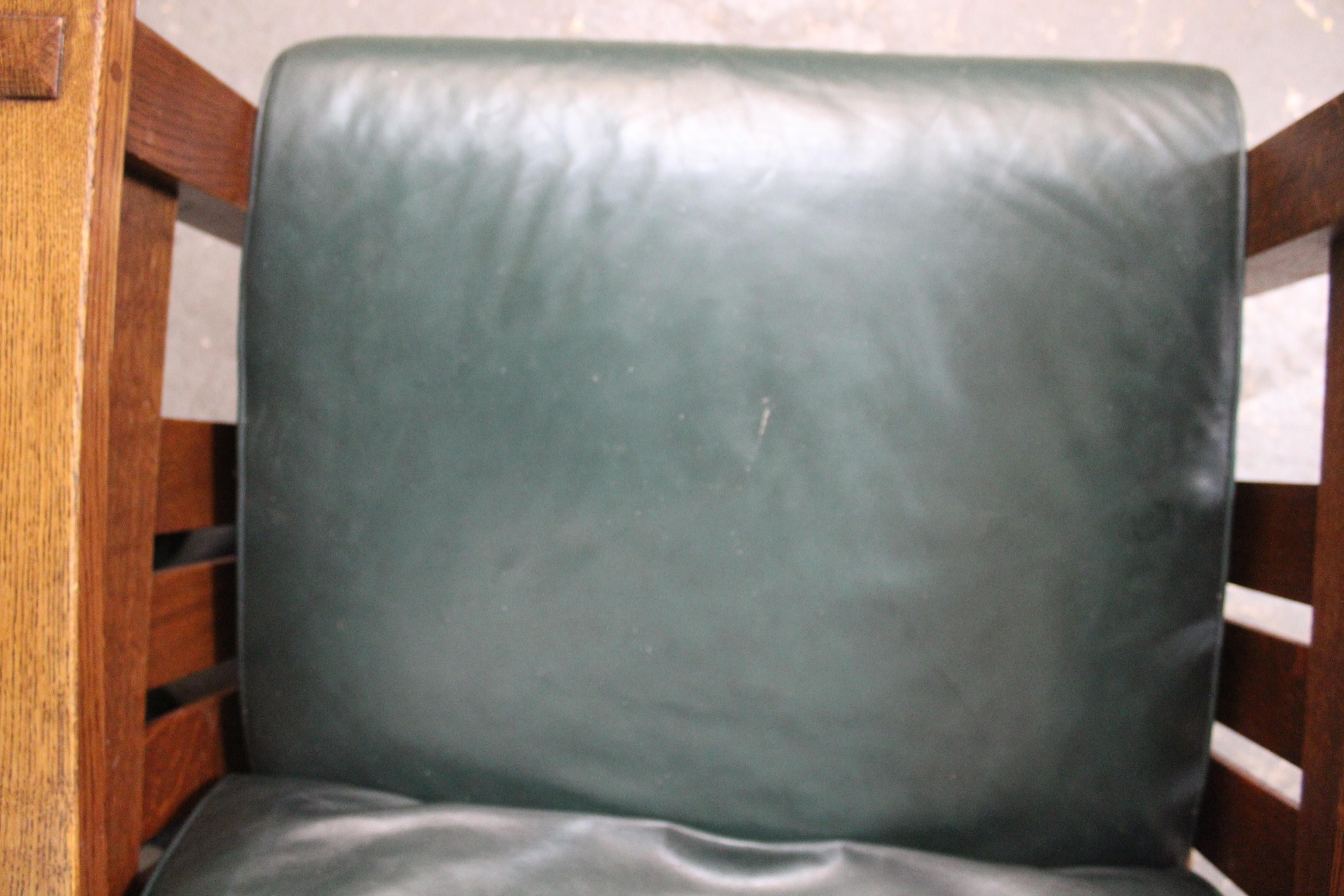 Fauteuil de relaxation Morris à dossier arrondi et à accoudoir arrondi Stickley en vente 4