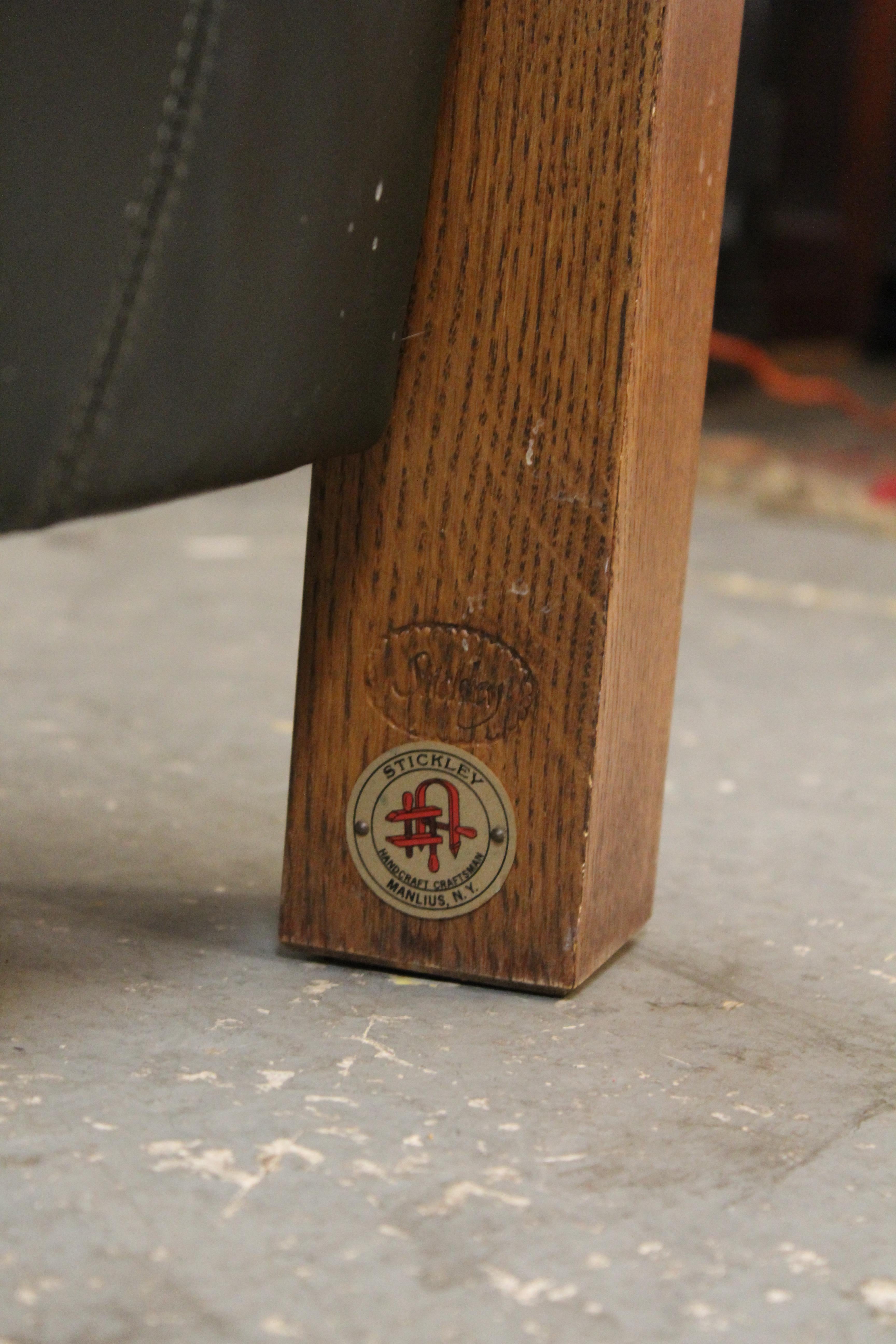Fauteuil de relaxation Morris à dossier arrondi et à accoudoir arrondi Stickley Bon état - En vente à Brooklyn, NY