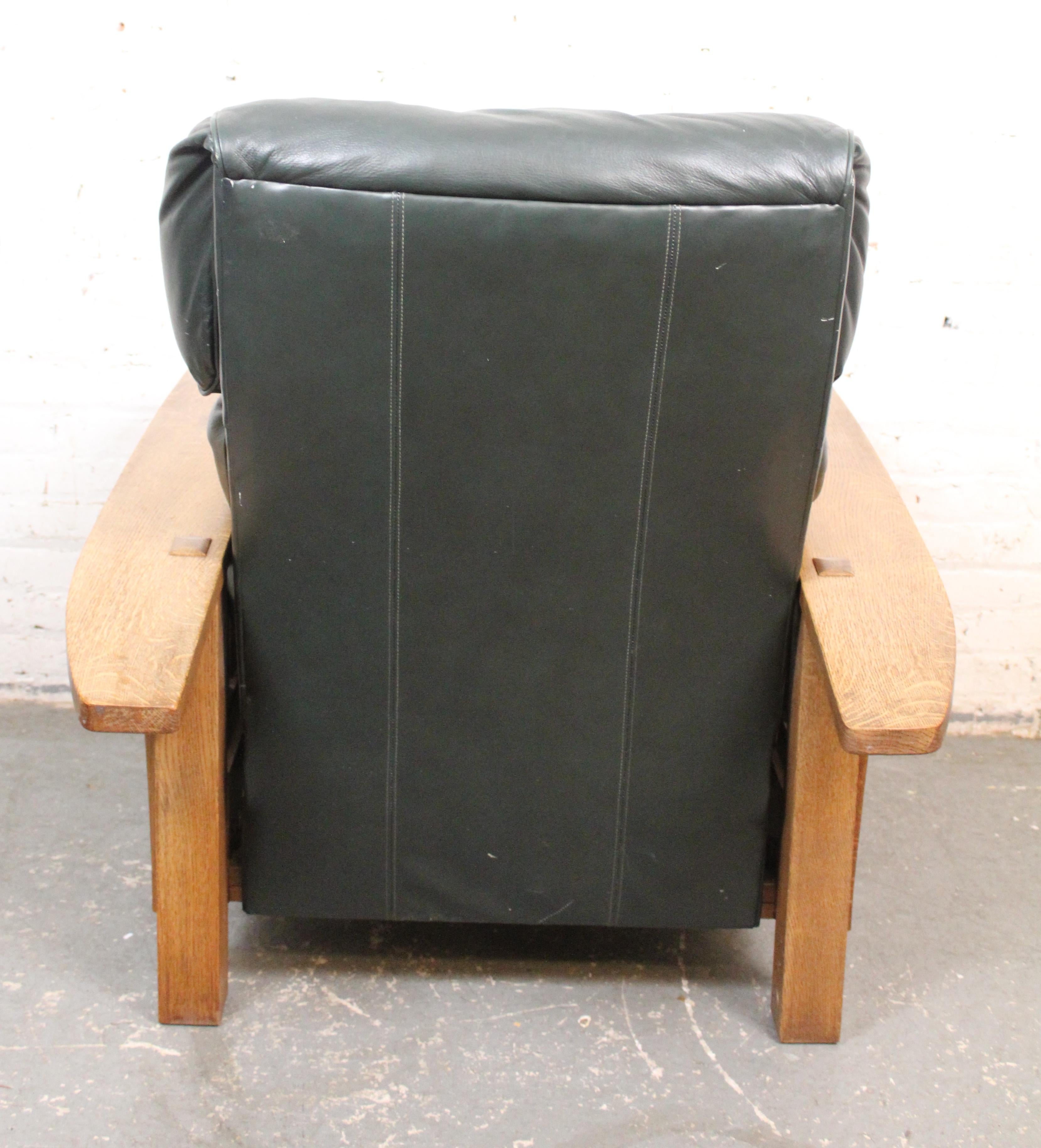 Fauteuil de relaxation Morris à dossier arrondi et à accoudoir arrondi Stickley en vente 1