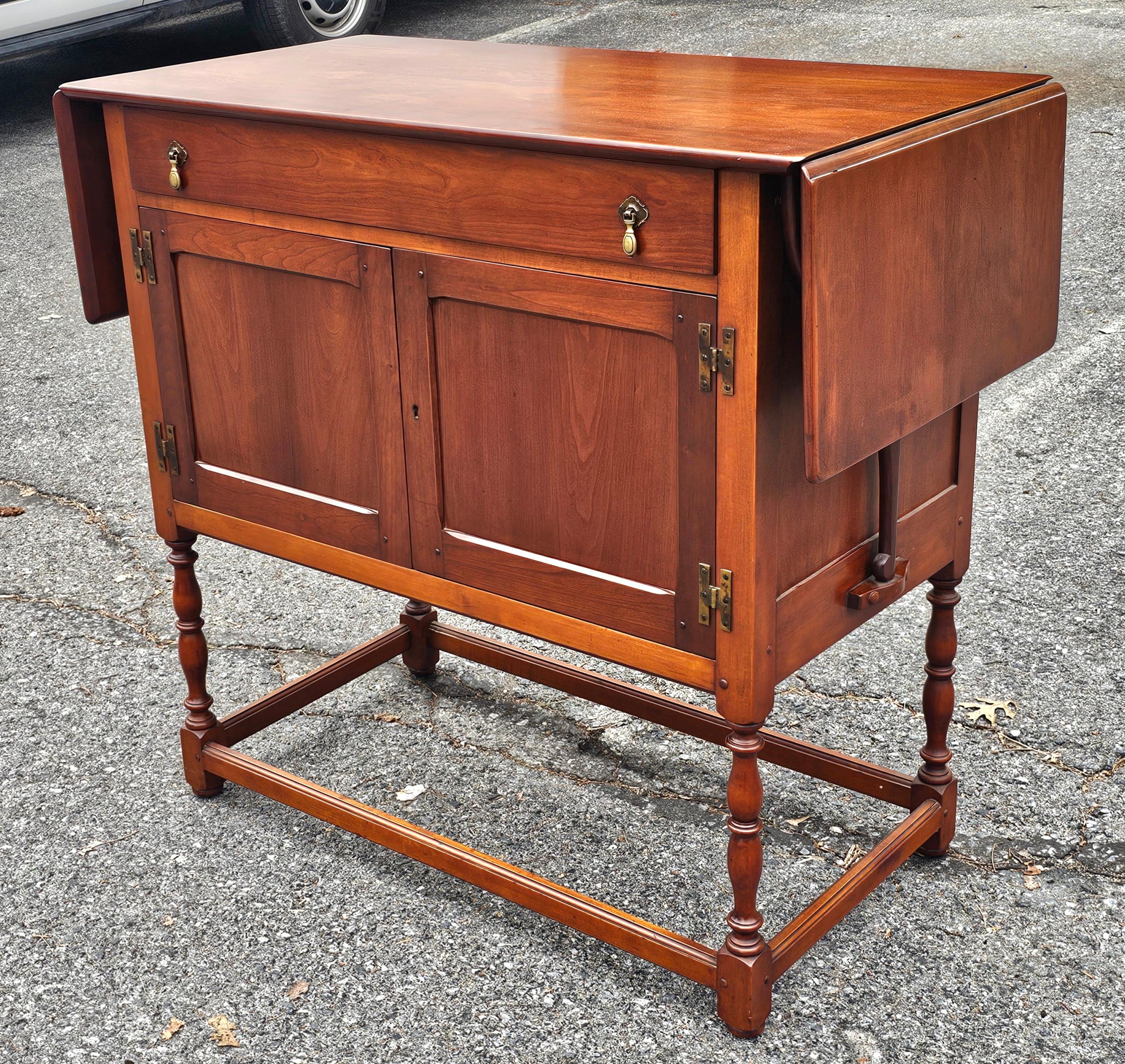 Stickley Cherry Valley Collection Drop-leaf Buffet Server In Good Condition For Sale In Germantown, MD