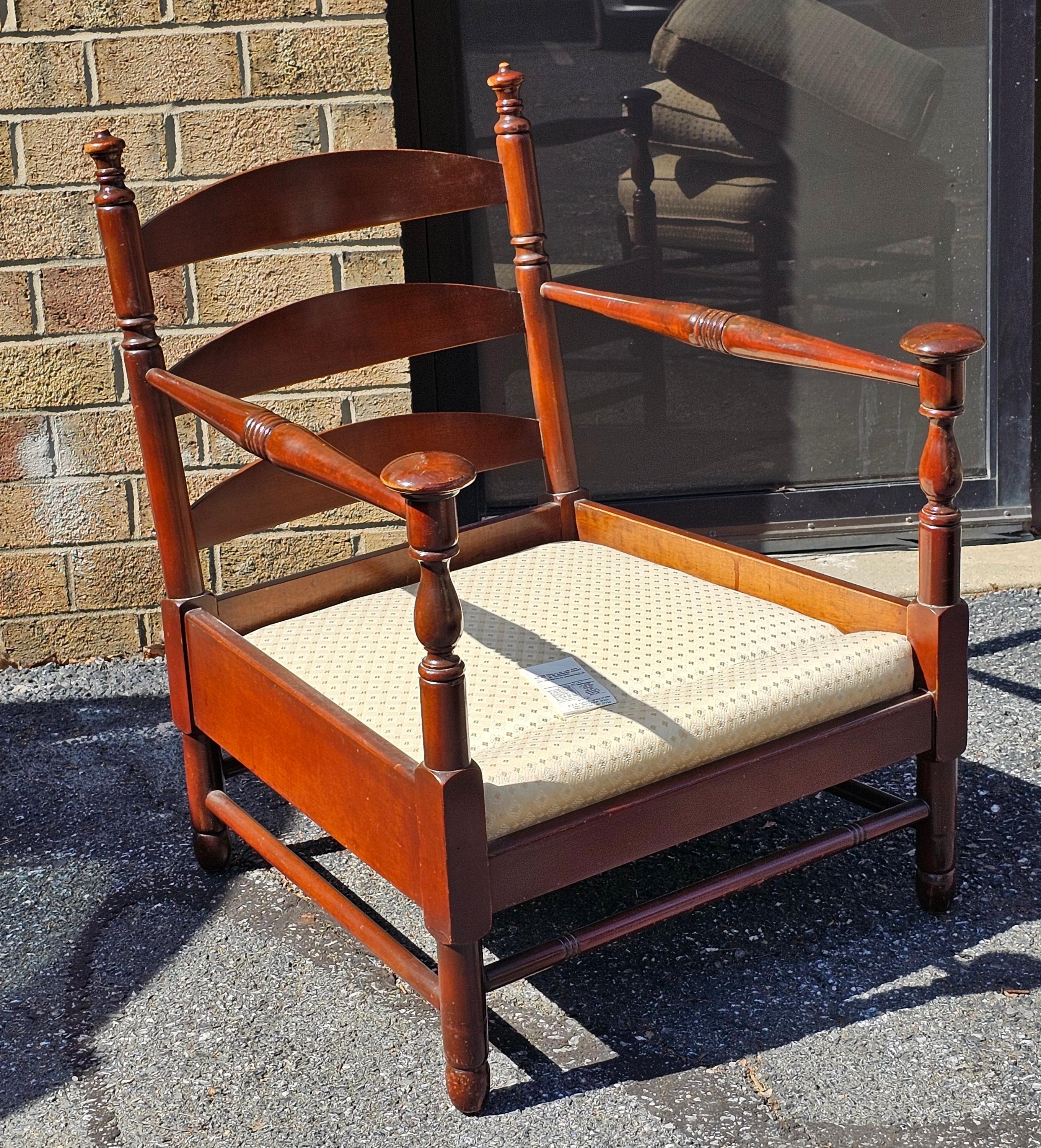 Stickley English Colonial Collection Cherry Valley Ensemble chaise longue et ottoman en vente 6