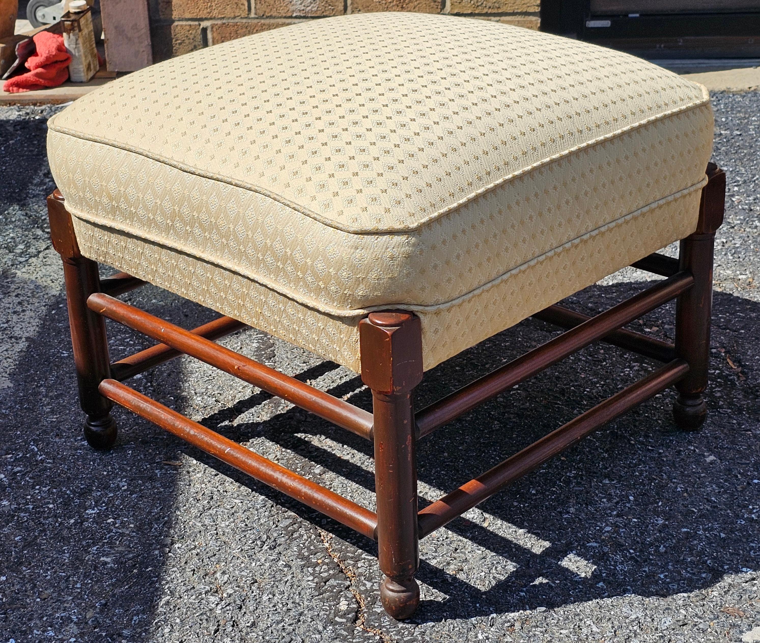 Stickley English Colonial Collection Cherry Valley Ensemble chaise longue et ottoman en vente 9