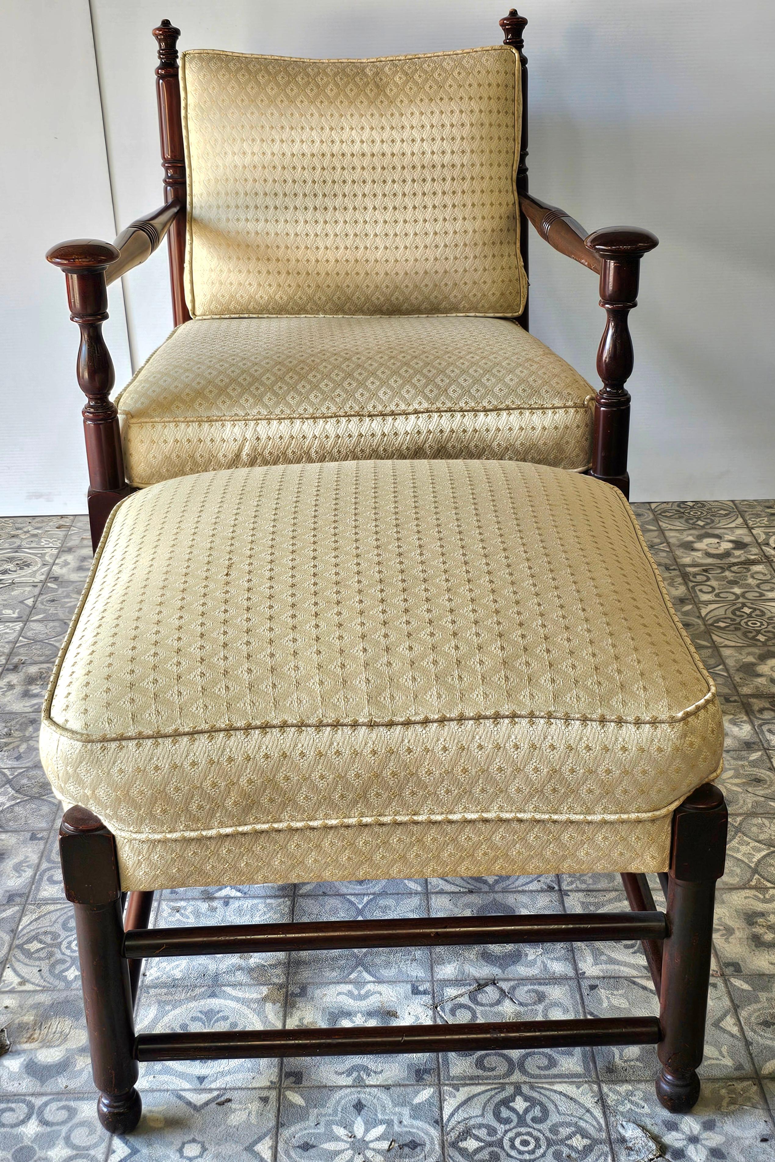 Stickley English Colonial Collection Cherry Valley Ensemble chaise longue et ottoman Bon état - En vente à Germantown, MD