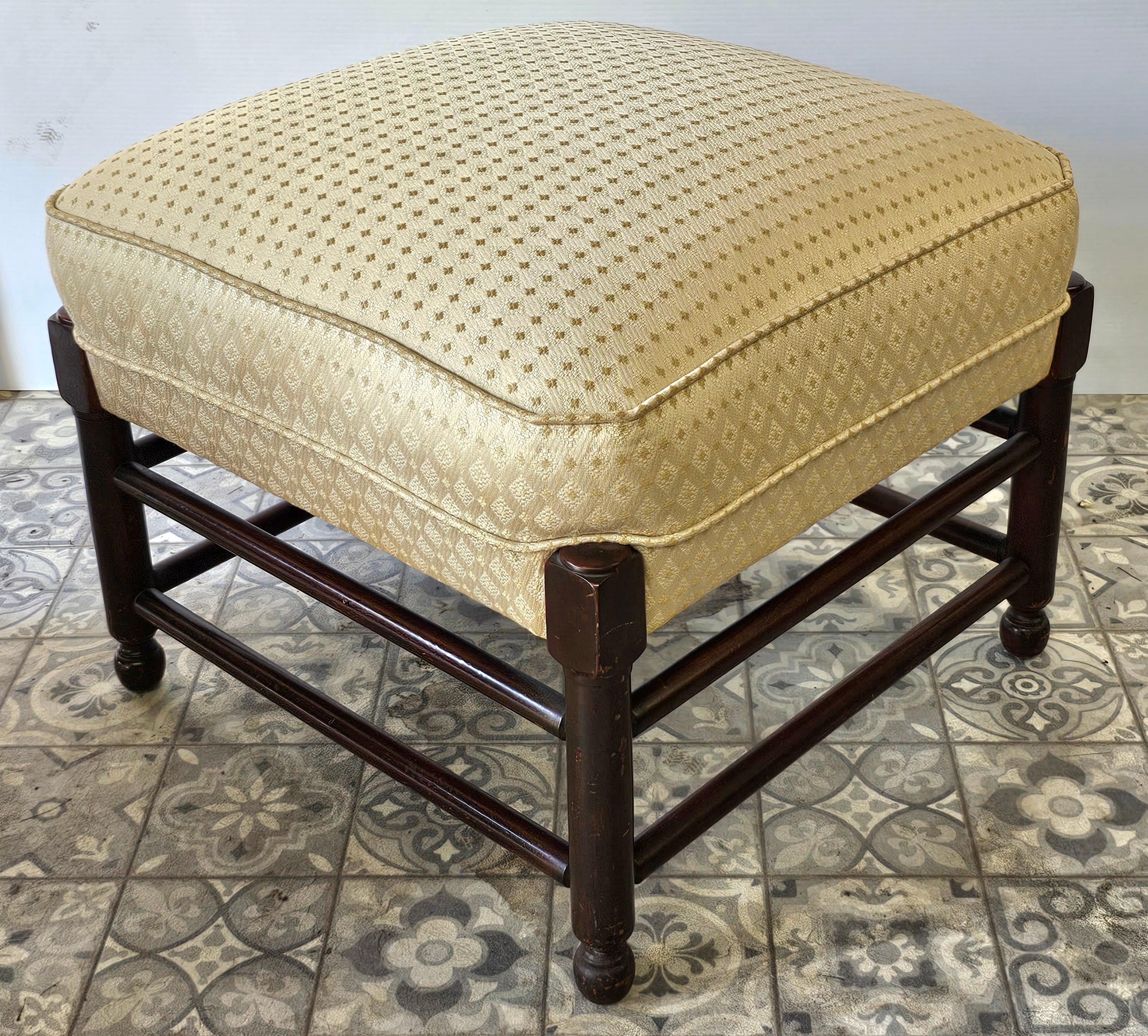 Stickley English Colonial Collection Cherry Valley Ensemble chaise longue et ottoman en vente 1