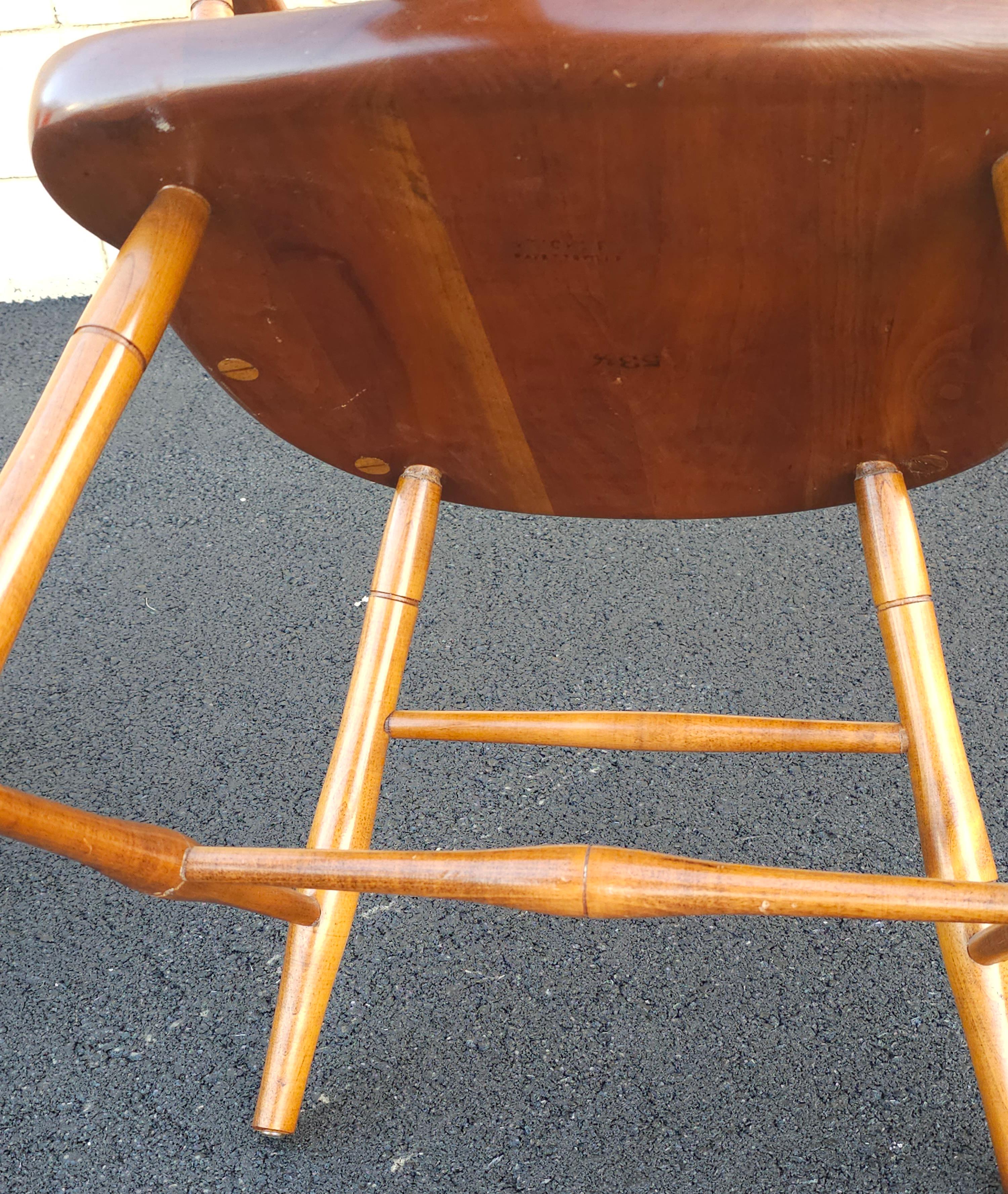 Poltrona Stickley in stile Windsor in ciliegio in vendita 3