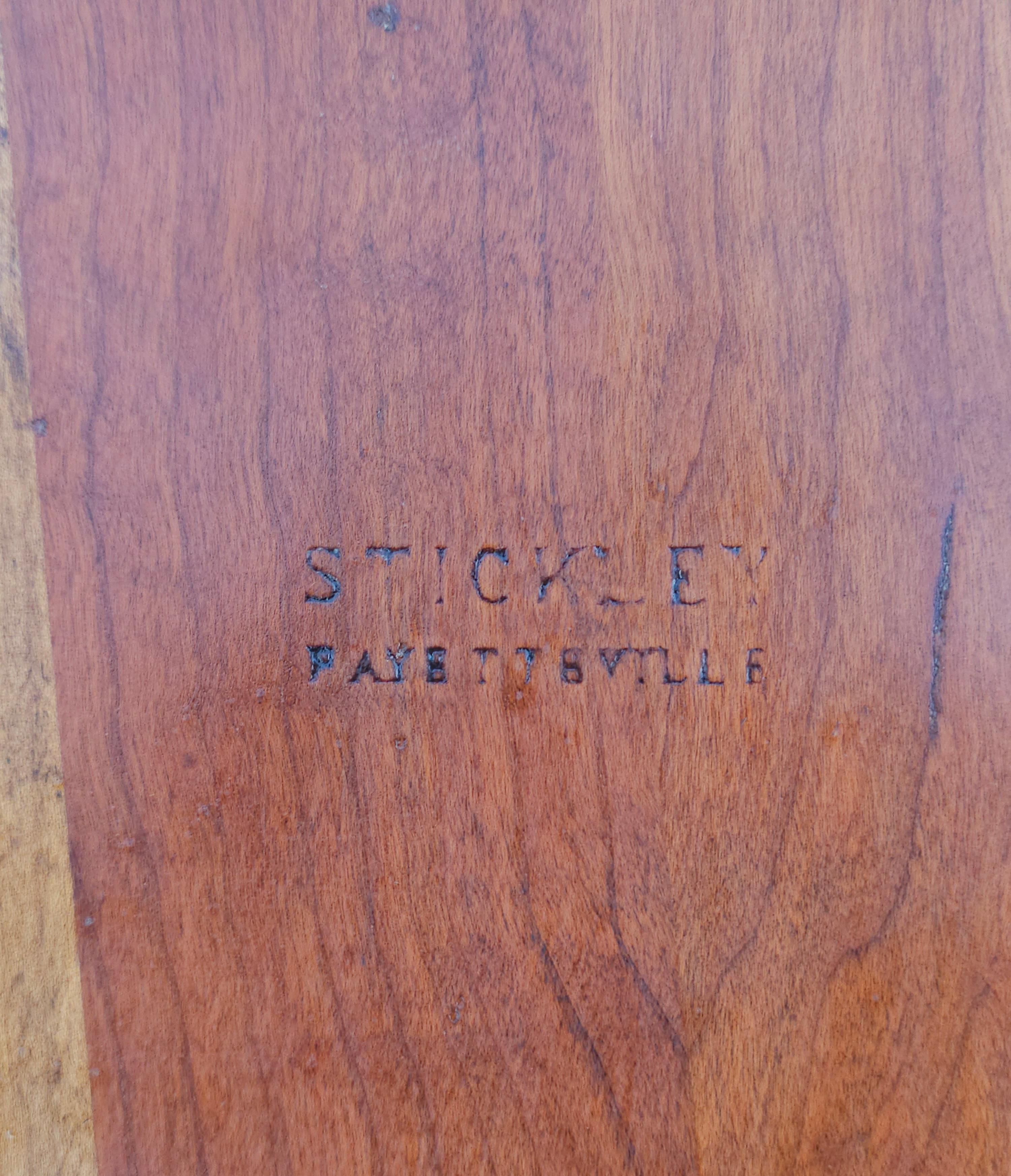 Poltrona Stickley in stile Windsor in ciliegio in vendita 4