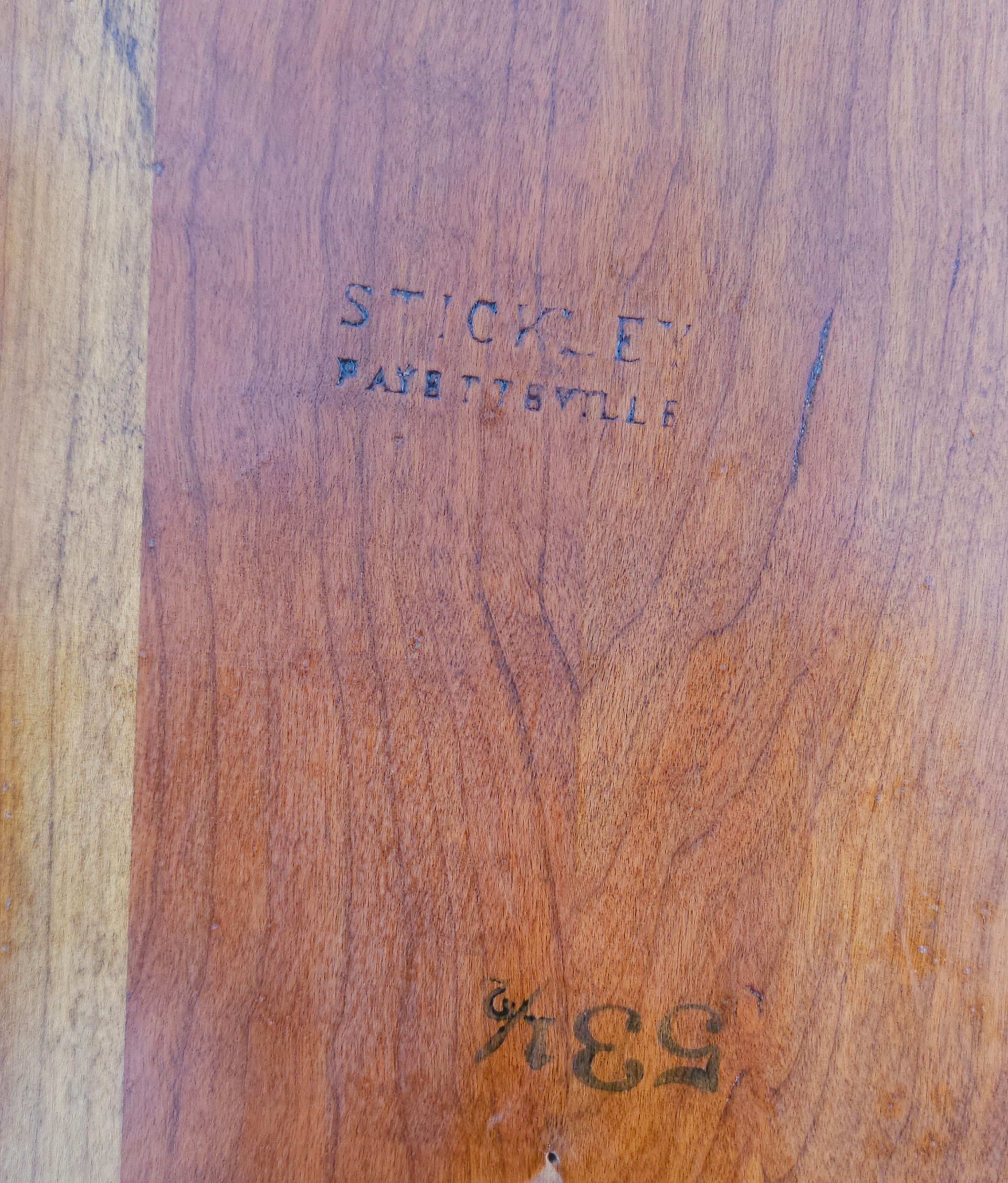 Poltrona Stickley in stile Windsor in ciliegio in vendita 5