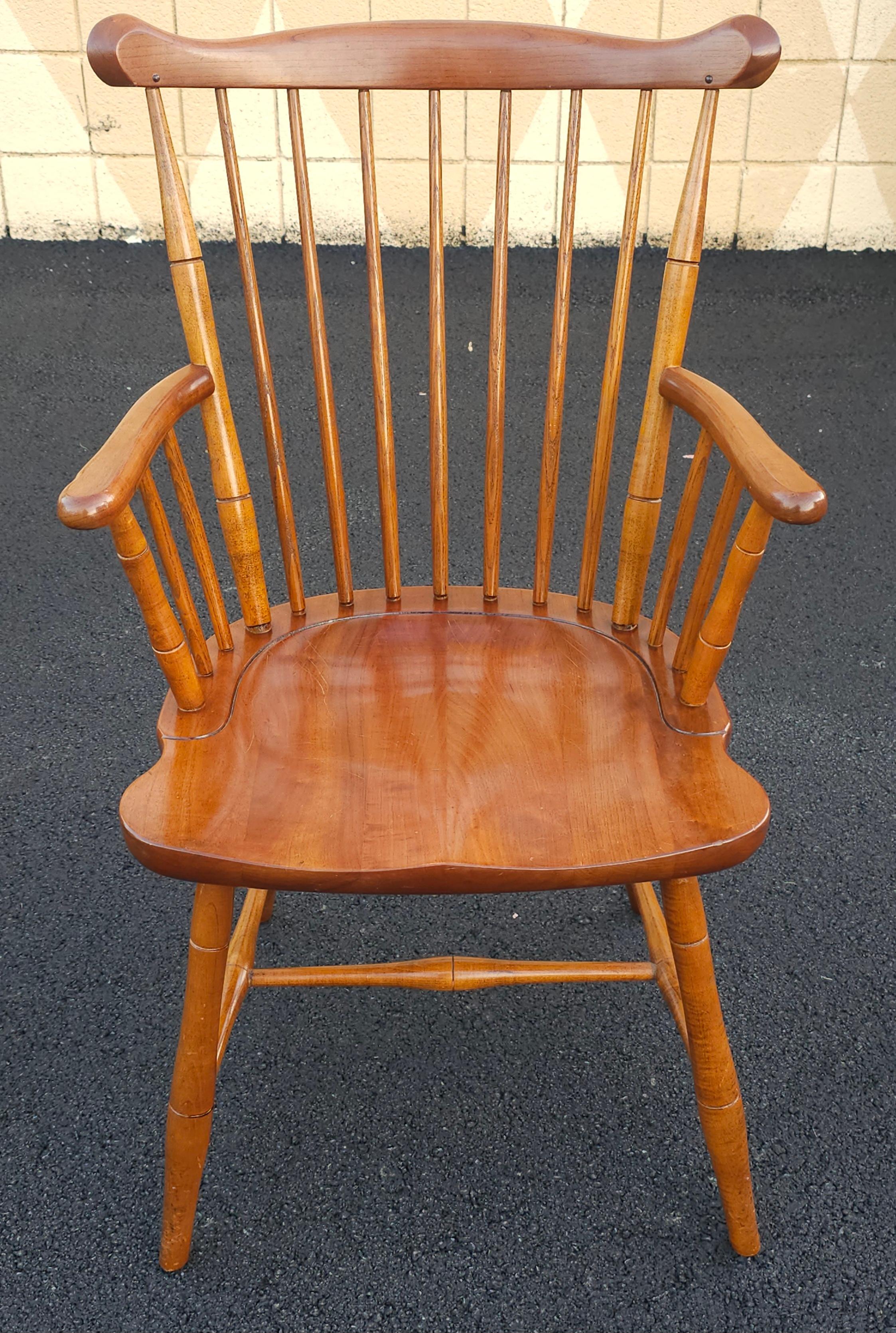 Mordenzato Poltrona Stickley in stile Windsor in ciliegio in vendita