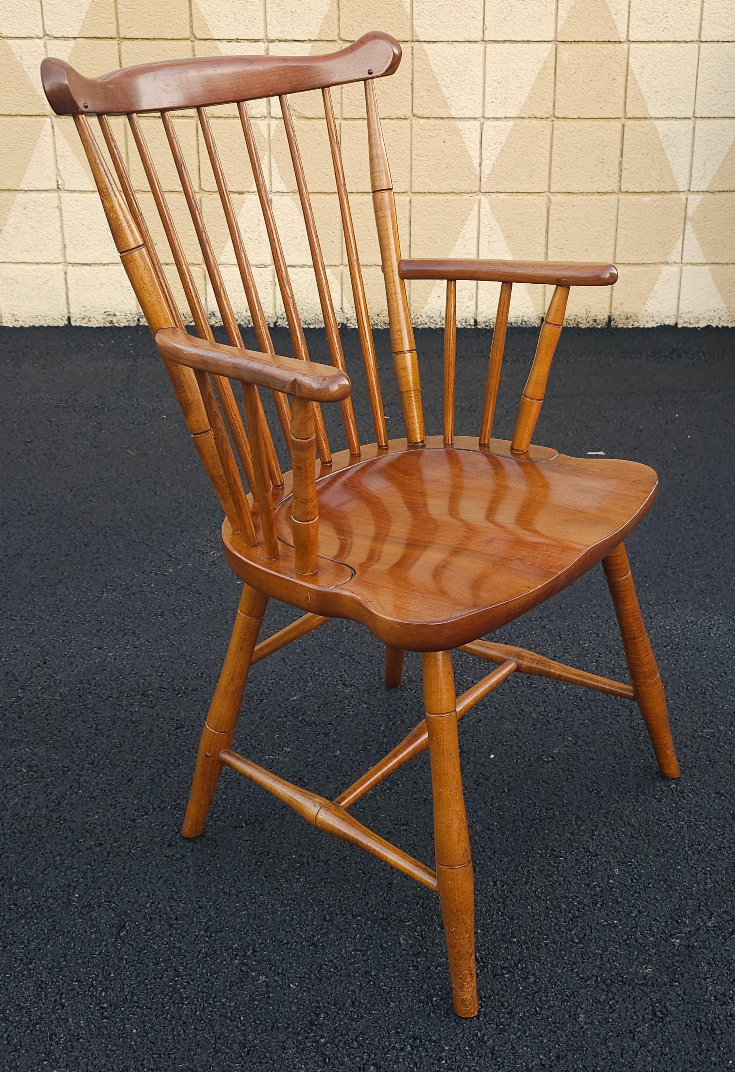 XX secolo Poltrona Stickley in stile Windsor in ciliegio in vendita