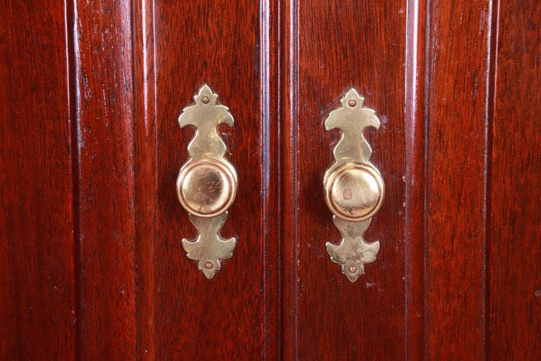 Stickley Chippendale Mahogany Gentleman's Chest For Sale at 1stDibs